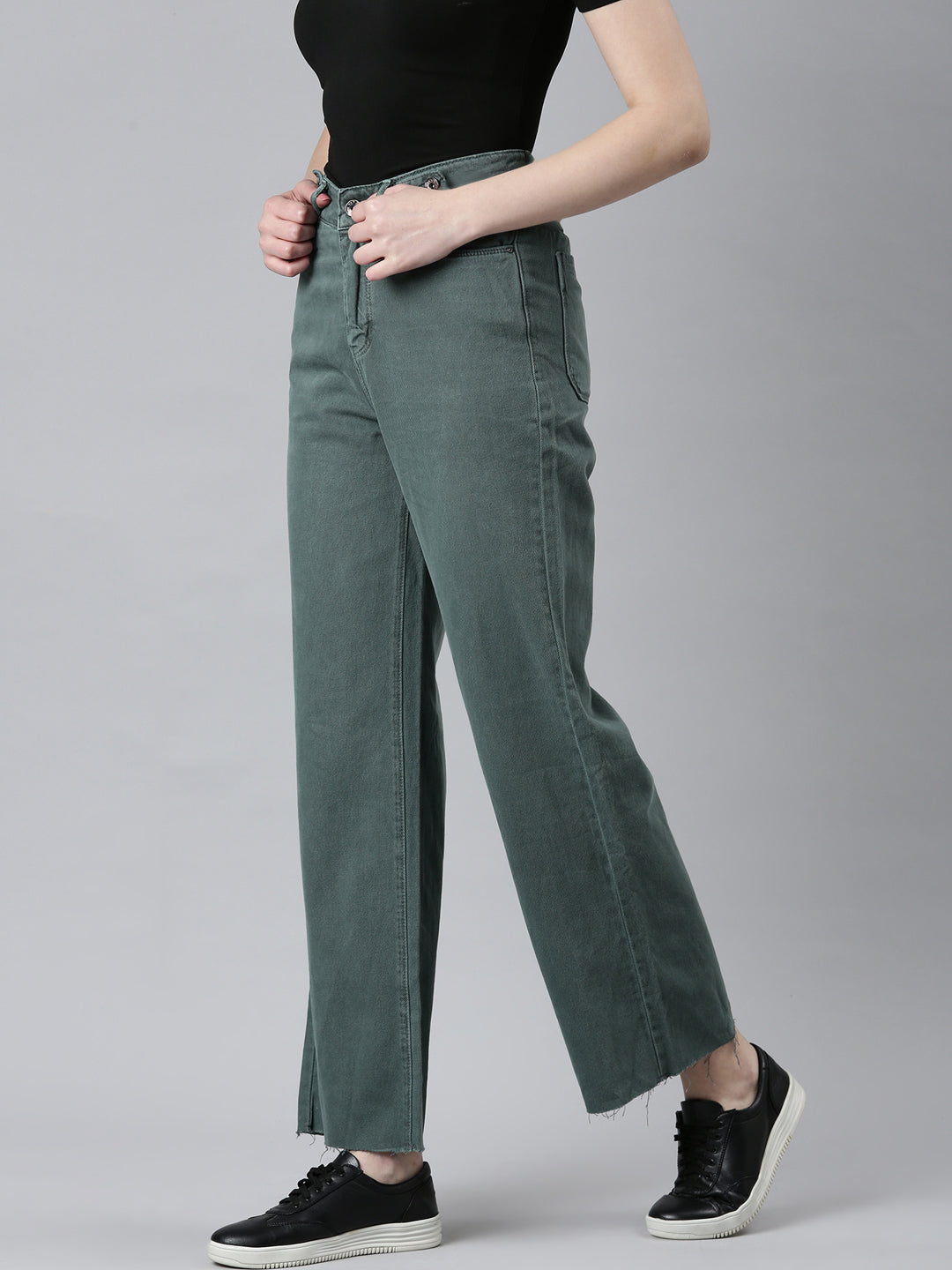 Women Green Solid Straight Fit Denim Jeans