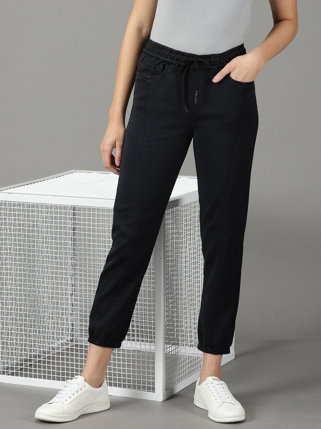 Women's Black Solid Jogger Denim Jeans