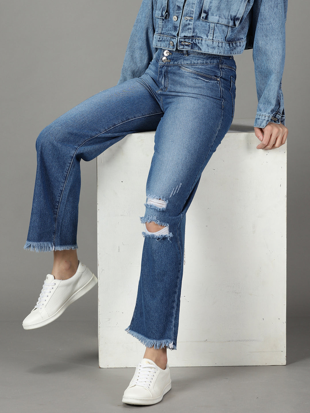 Women's Blue Solid Straight Fit Denim Jeans