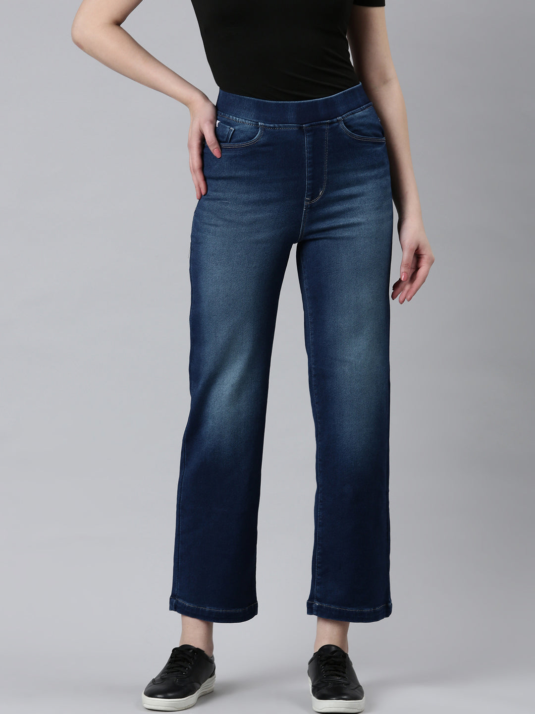 Women Blue Solid Straight Fit Denim Jeans