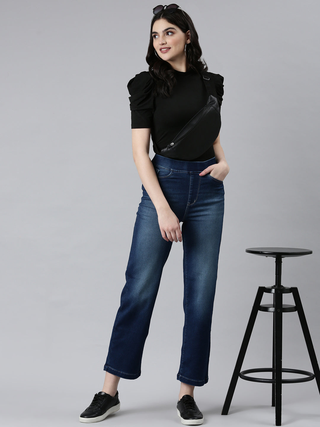 Women Blue Solid Straight Fit Denim Jeans