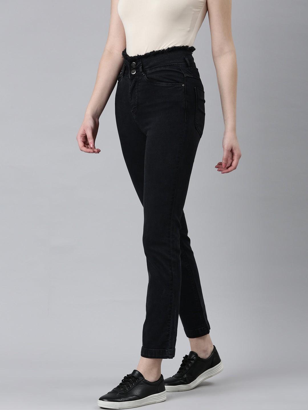 Women Black Solid Straight Fit Denim Jeans