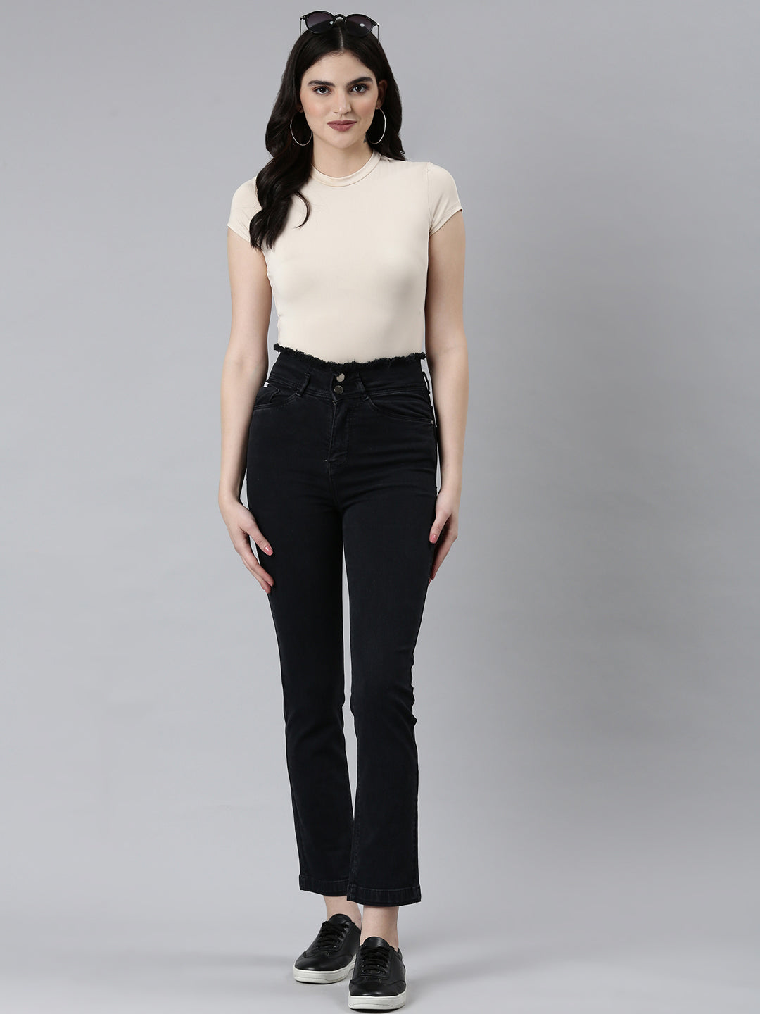 Women Black Solid Straight Fit Denim Jeans