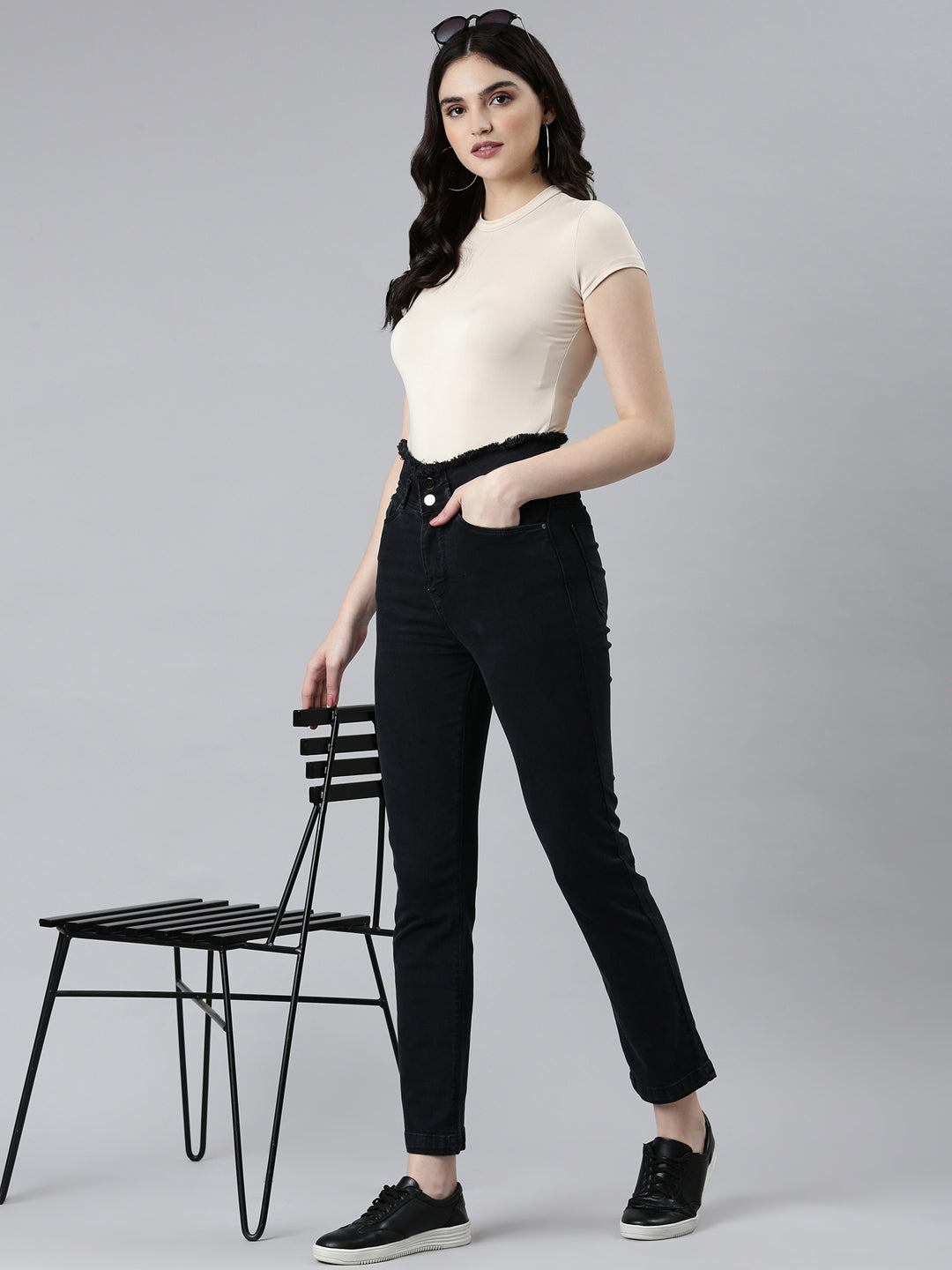 Women Black Solid Straight Fit Denim Jeans