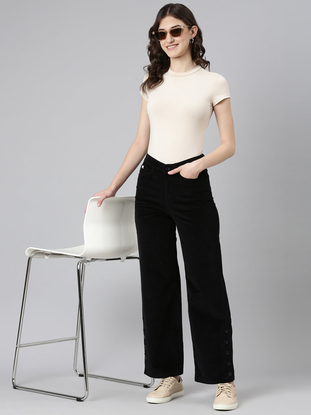 Women Black Solid Parallel Trouser