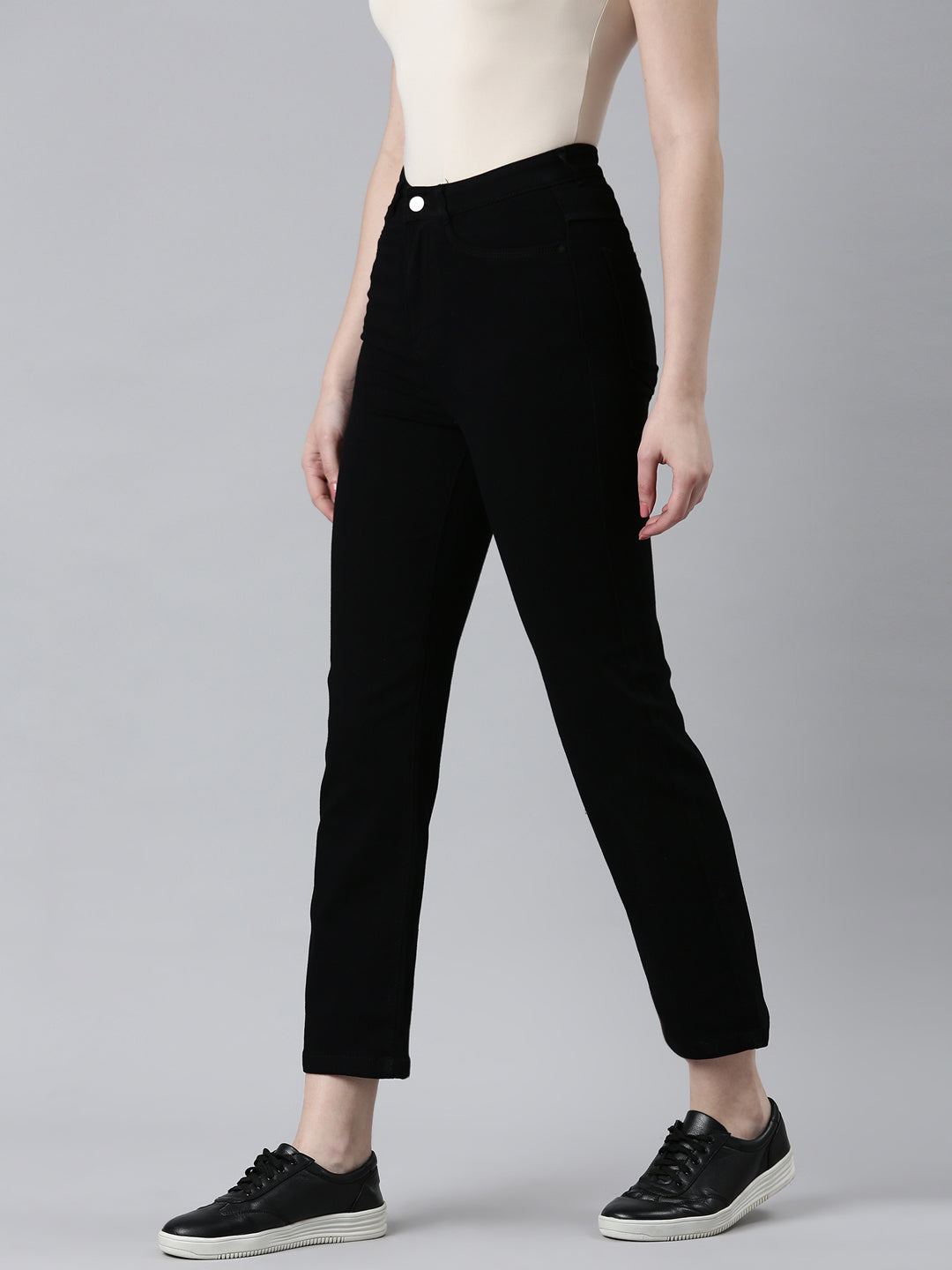 Women Black Solid Mom Fit Denim Jeans