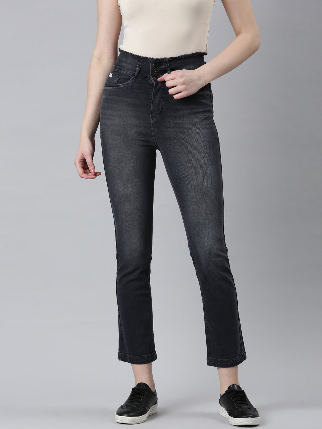 Women Black Solid Straight Fit Denim Jeans