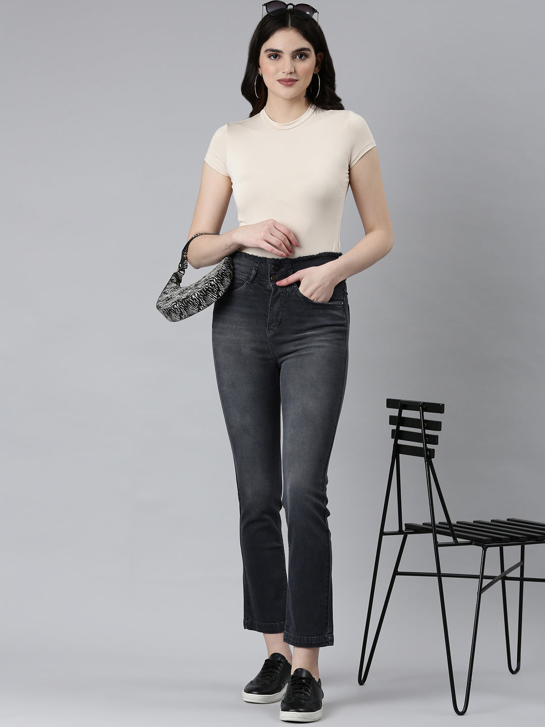 Women Black Solid Straight Fit Denim Jeans