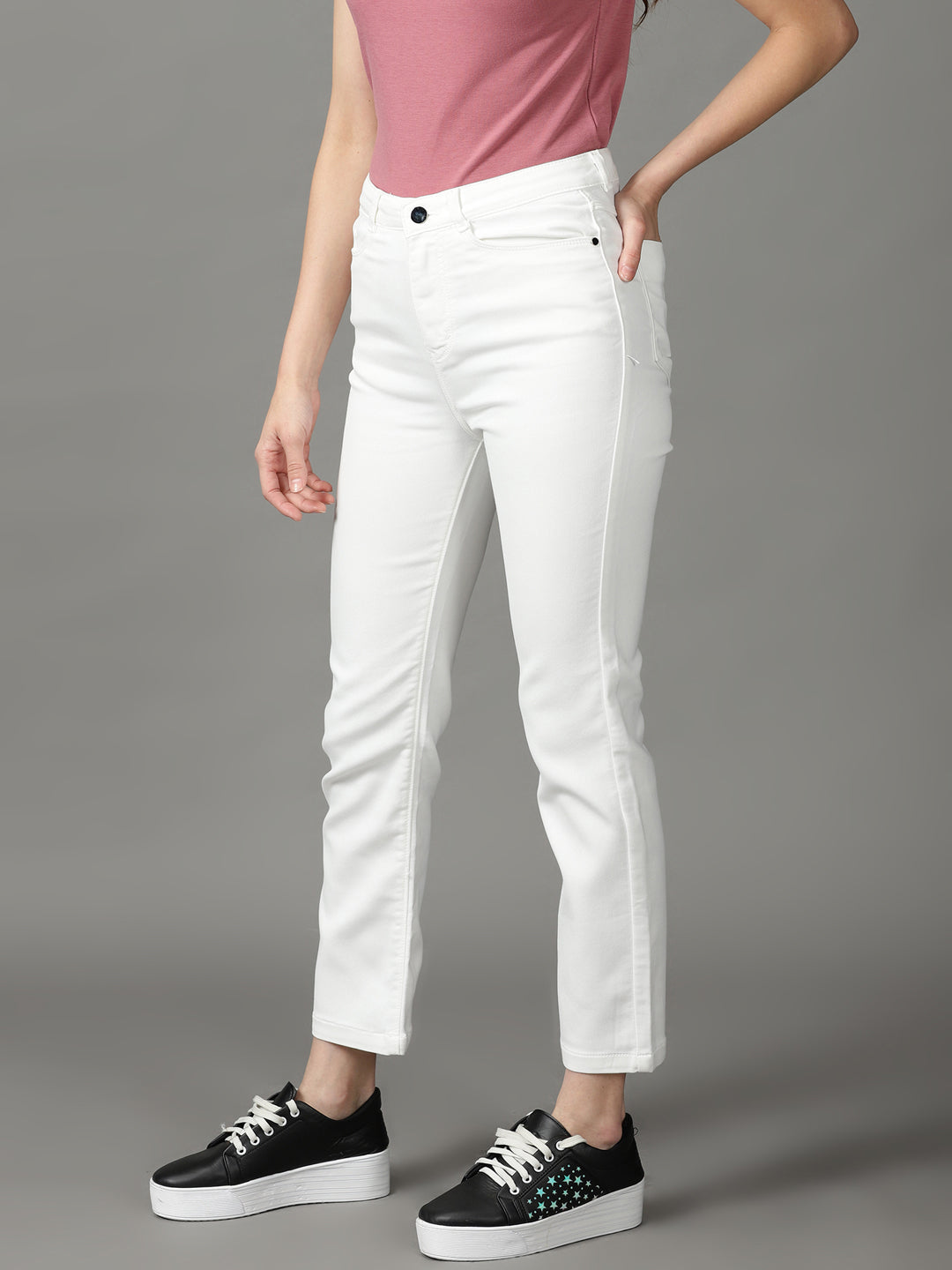 Women's White Solid Relaxed Fit Denim Jeans