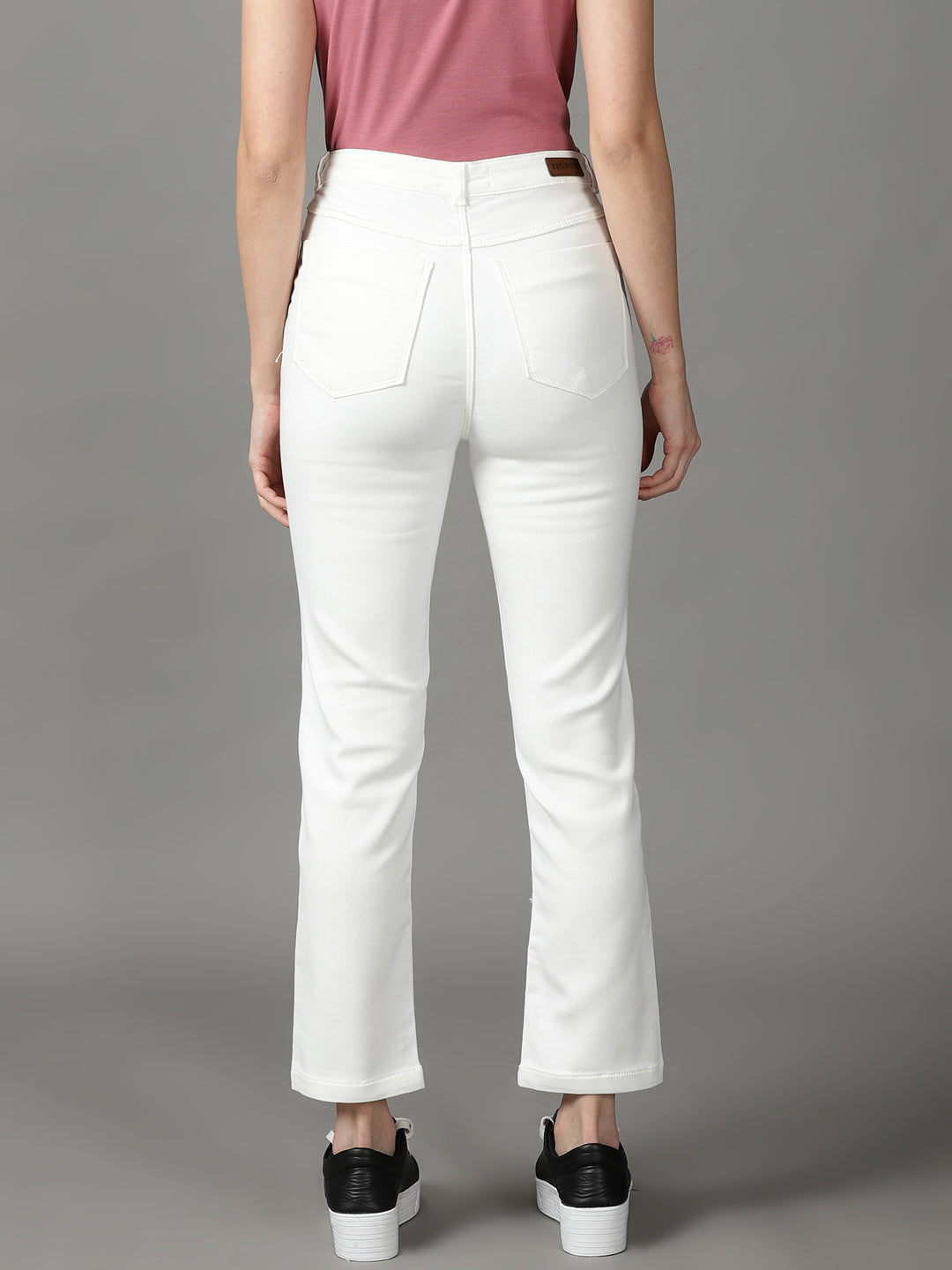 Women's White Solid Relaxed Fit Denim Jeans