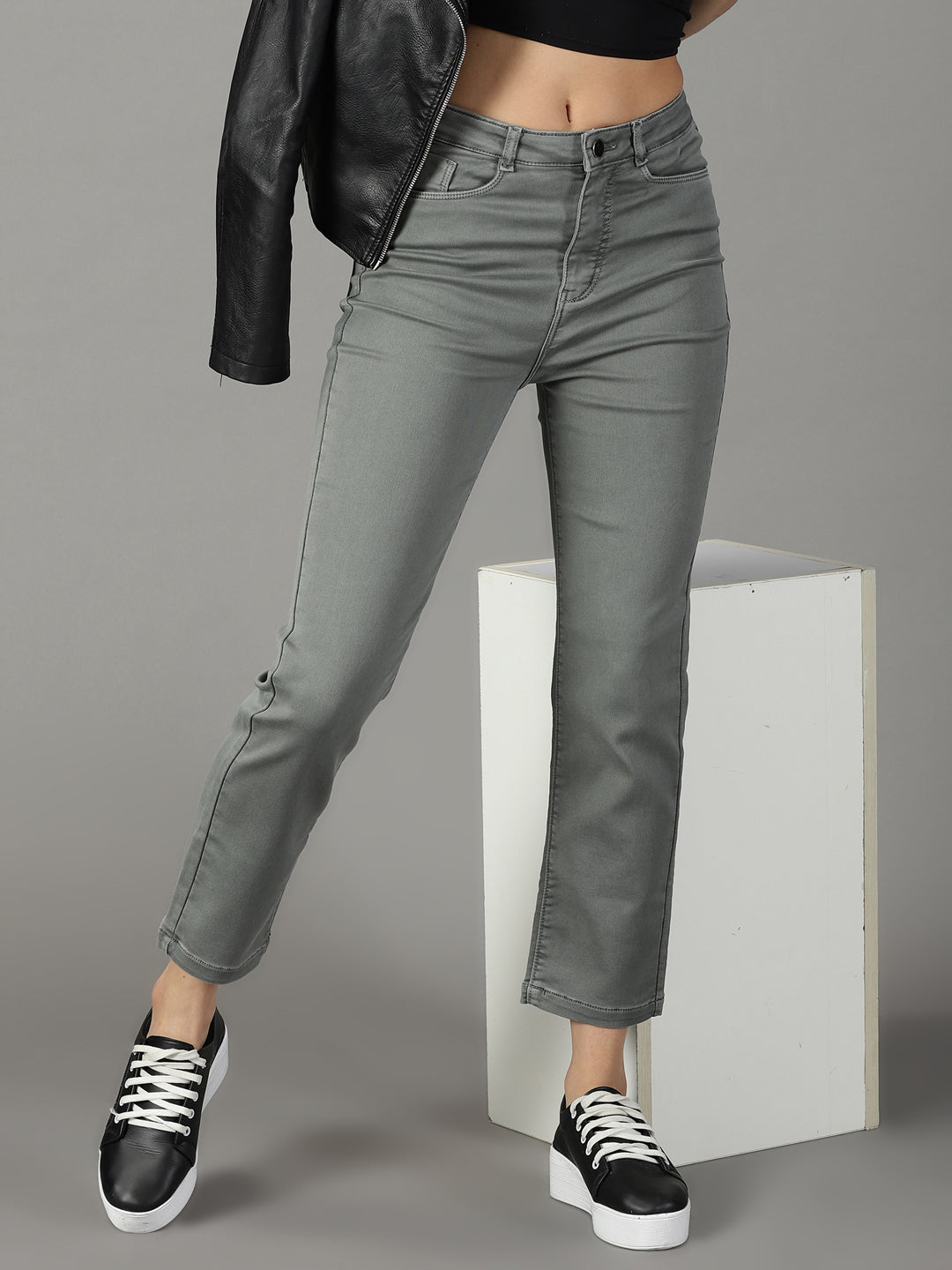 Women's Grey Solid Relaxed Fit Denim Jeans