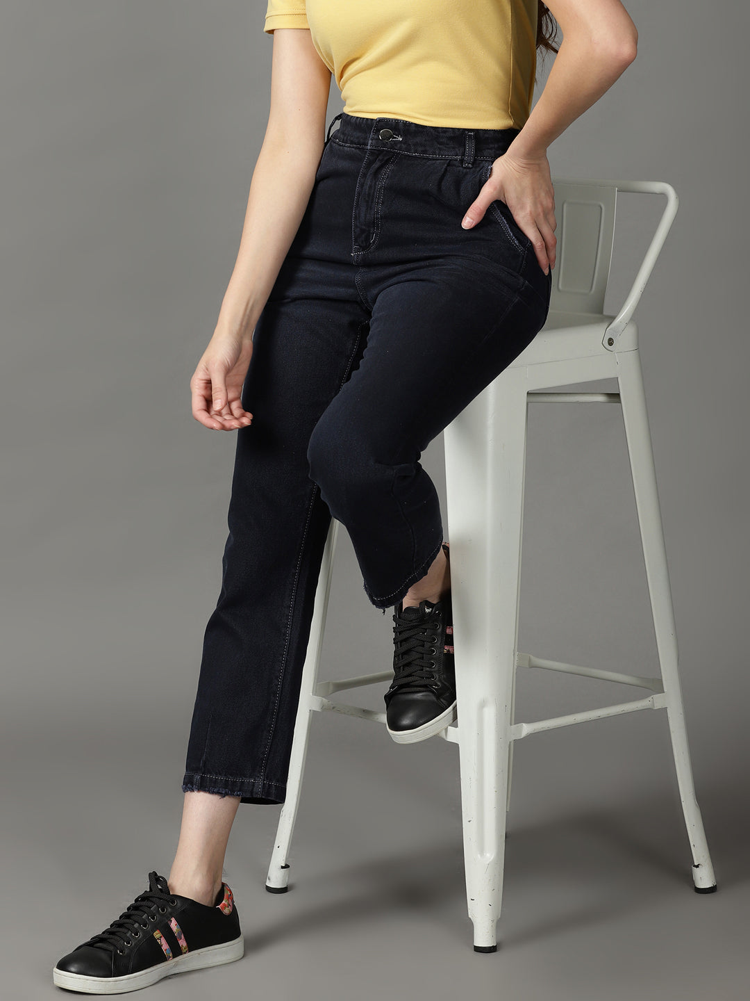 Women's Navy Blue Solid Relaxed Fit Denim Jeans