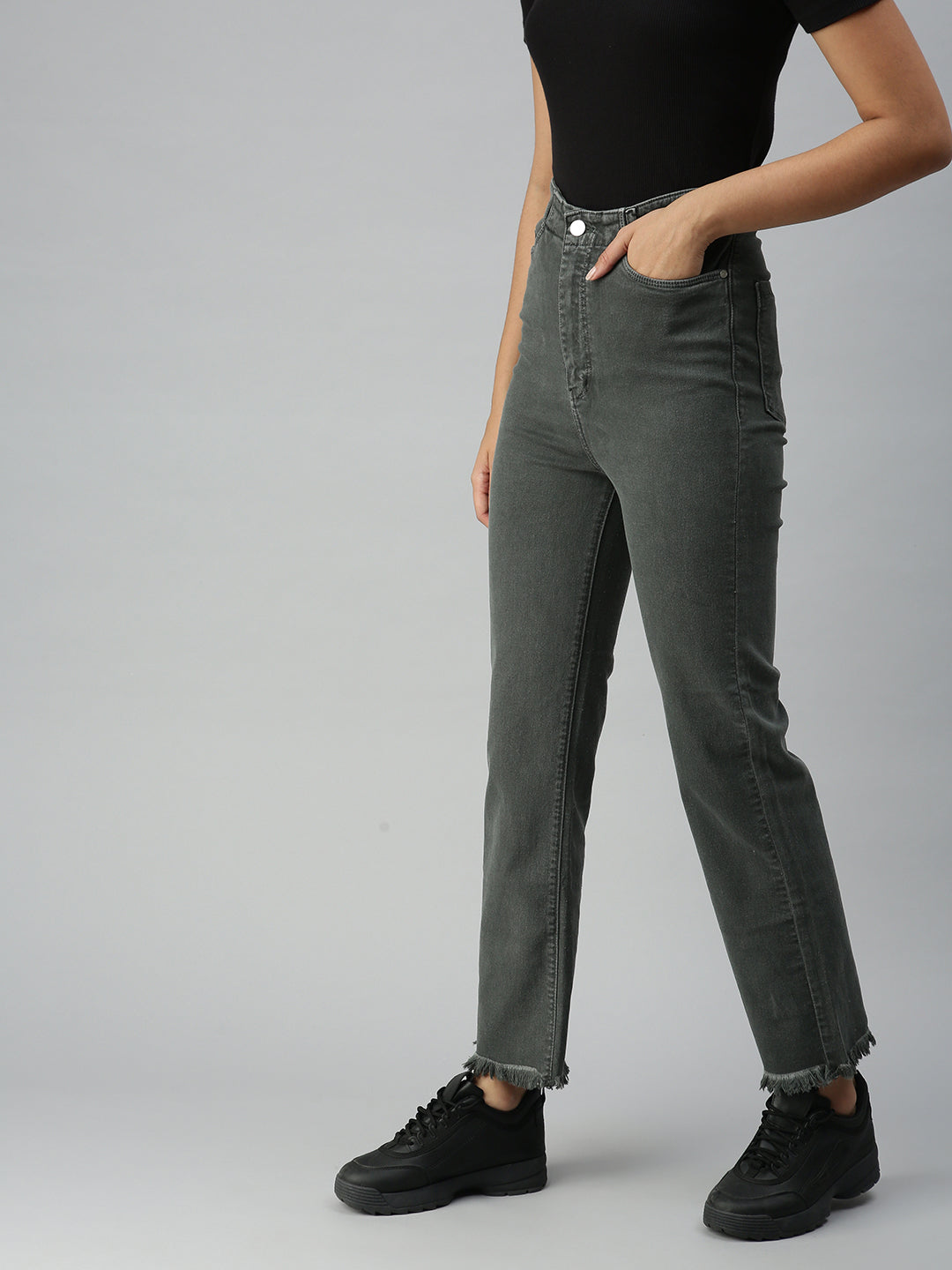 Women's Grey Solid Denim Relaxed Jeans