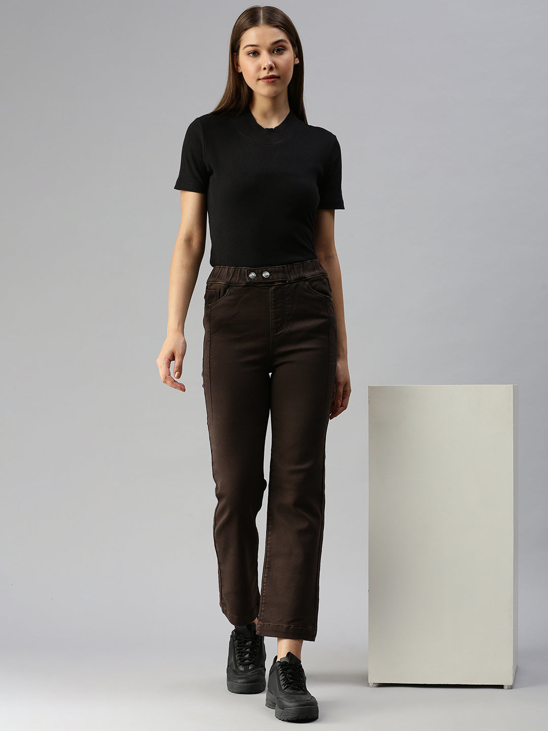 Women's Brown Solid Denim Relaxed Jeans