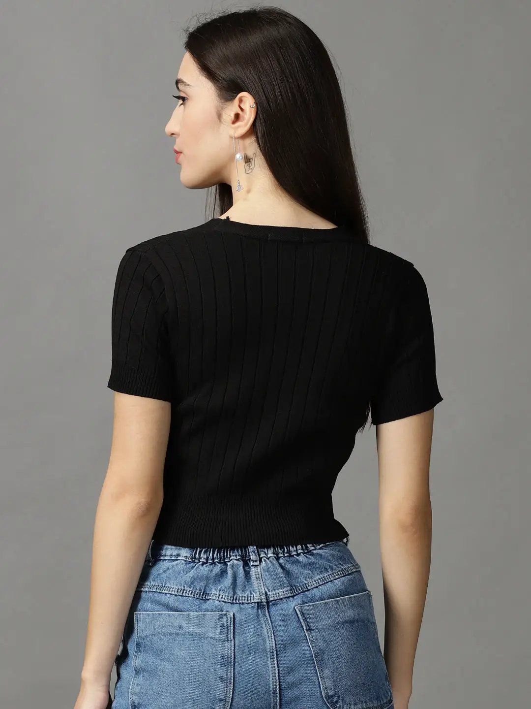 Women's Black Solid Fitted Crop Top
