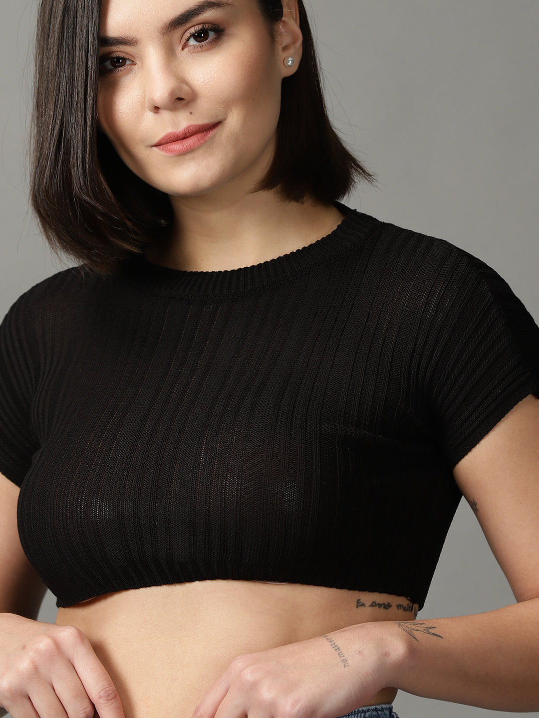 Women's Black Solid Fitted Crop Top