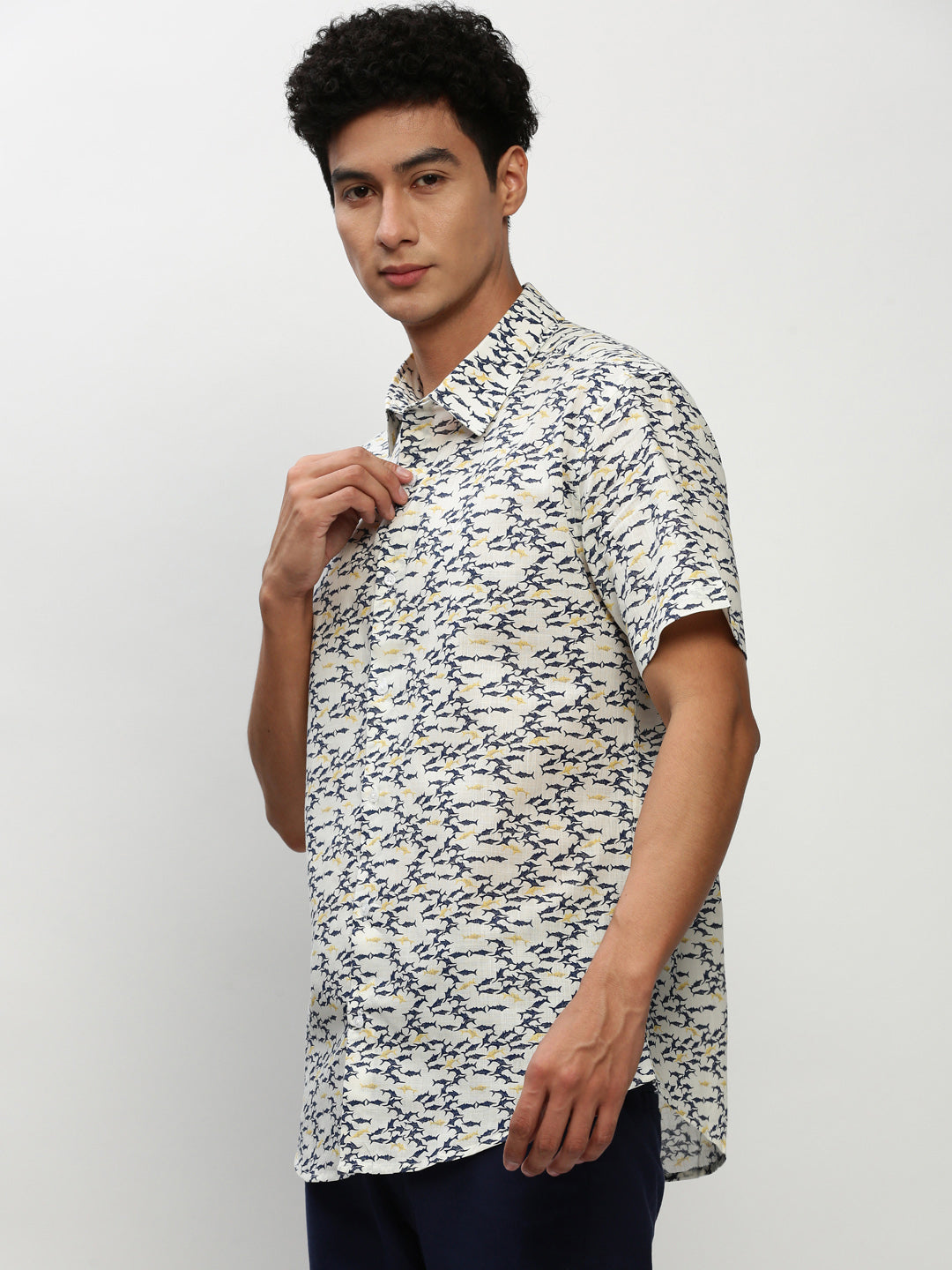 Men White Printed Casual Casual Shirts