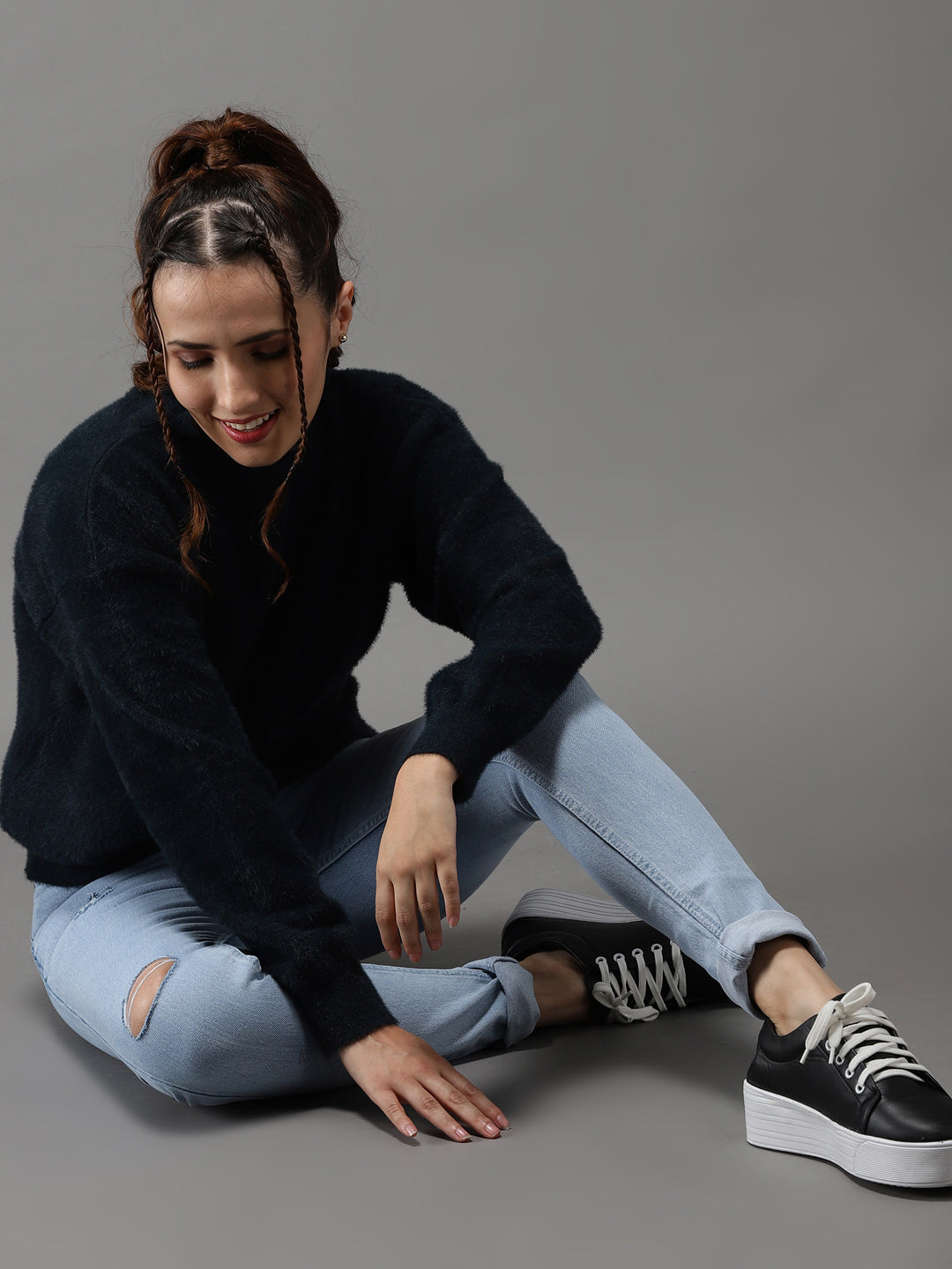 Women's Blue Solid Pullover Sweater