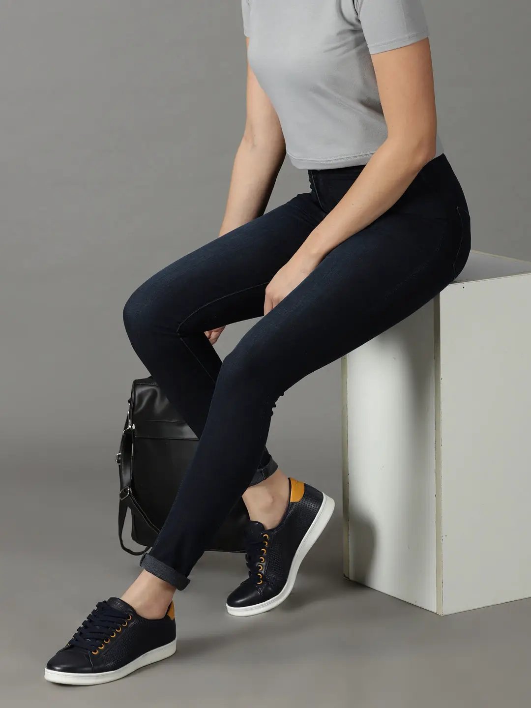 Women's Navy Blue Solid Slim Fit Denim Jeans