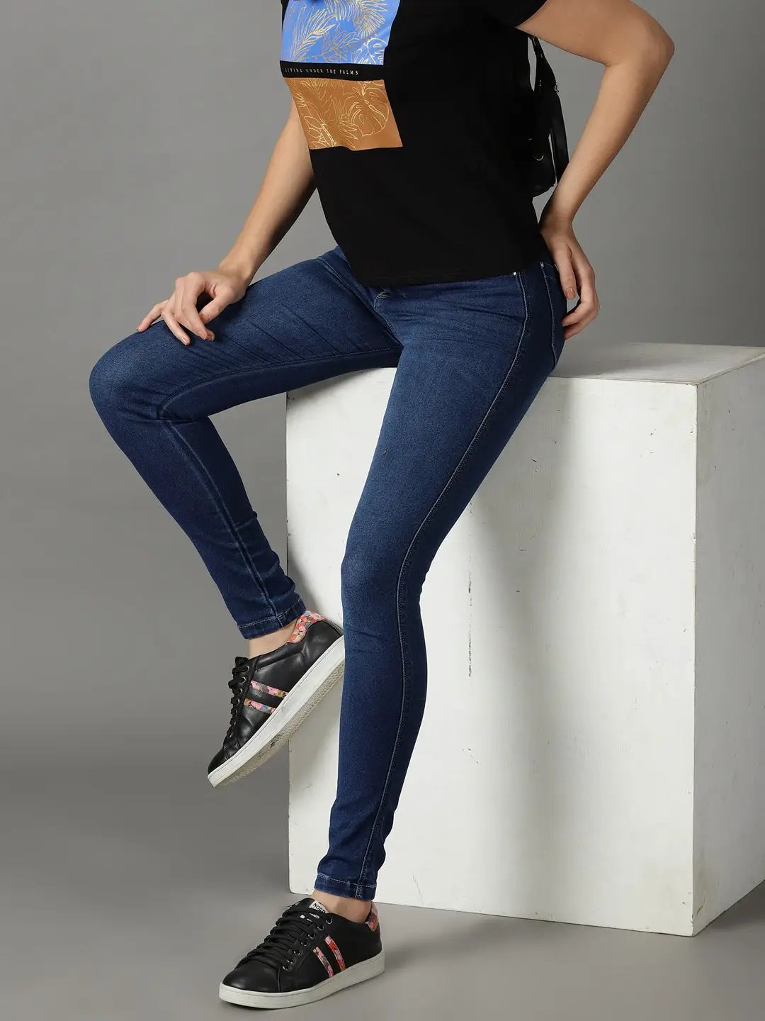 Women's Blue Solid Regular Fit Denim Jeans