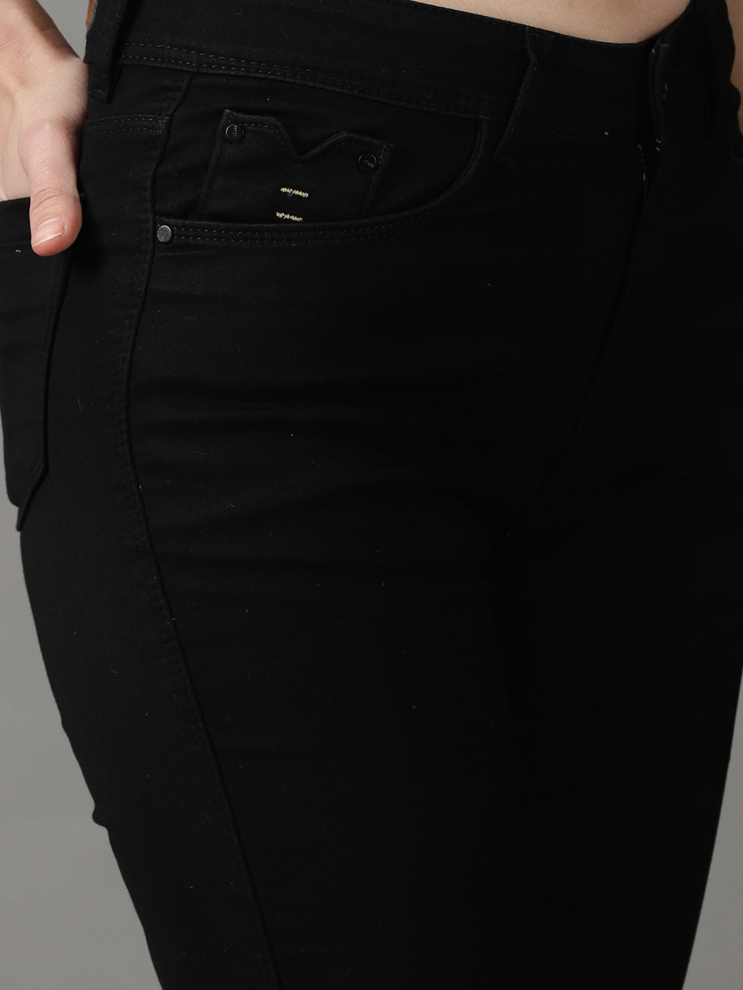 Women's Black Solid Slim Fit Denim Jeans