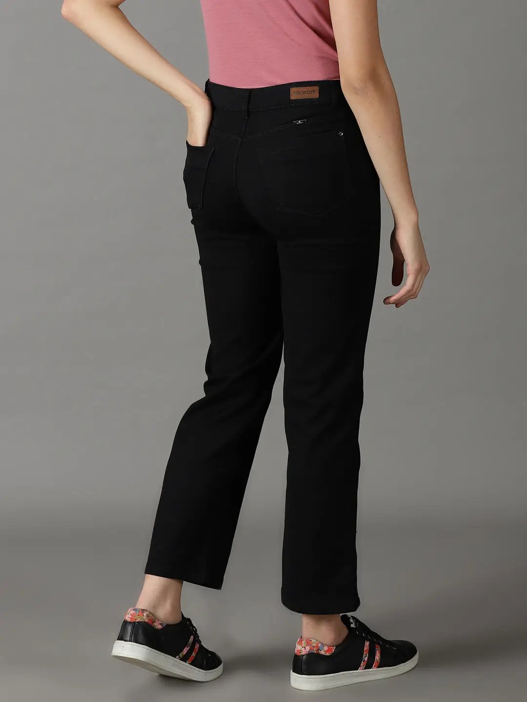 Women's Black Solid Straight Fit Denim Jeans