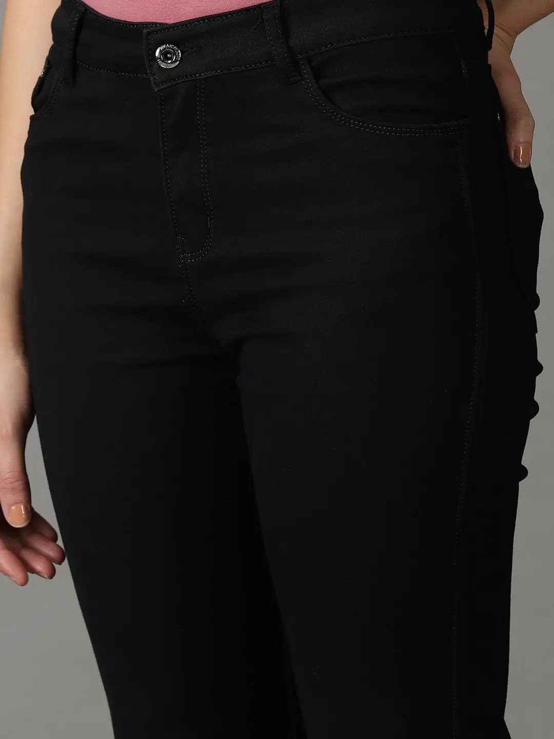 Women's Black Solid Straight Fit Denim Jeans