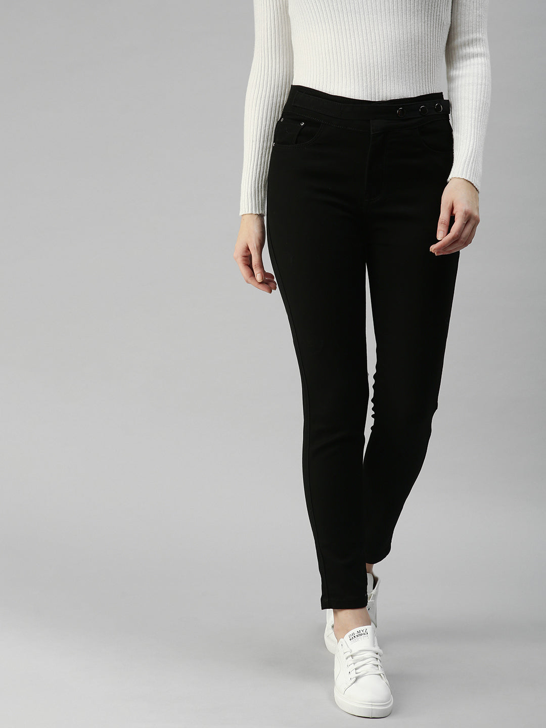 Women's Black Solid Denim Straight Jeans