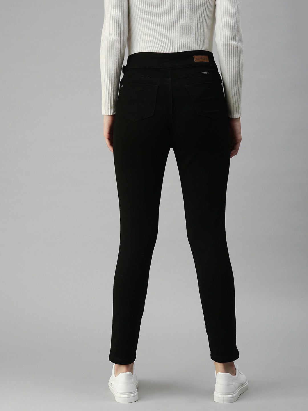 Women's Black Solid Denim Straight Jeans