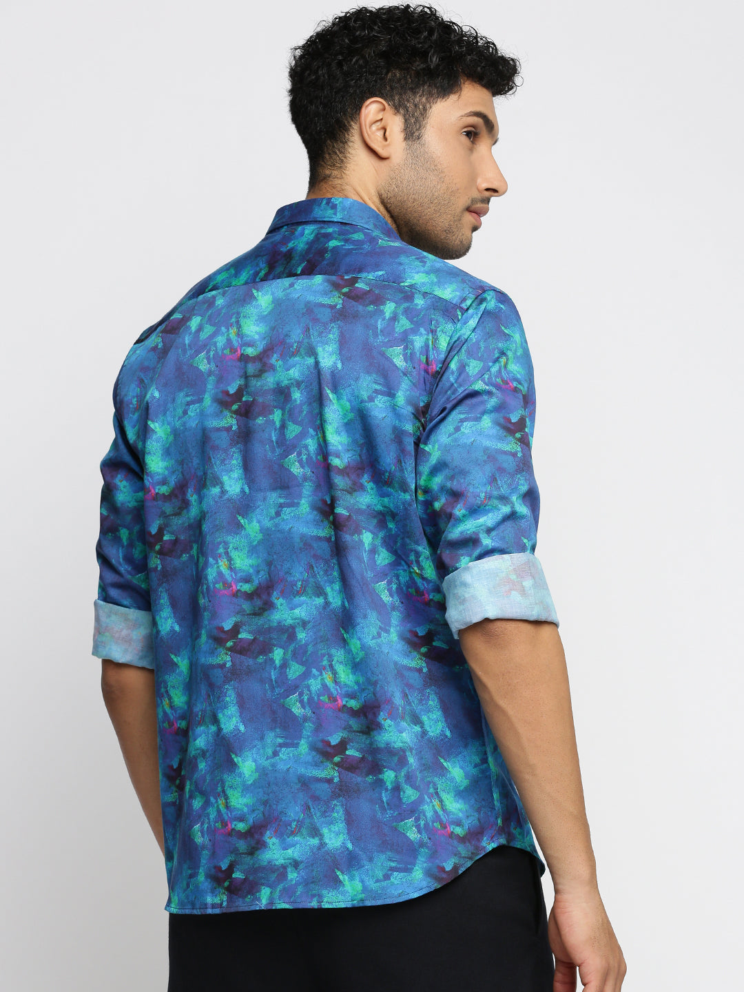 Men Blue Spread Collar Abstract Shirt