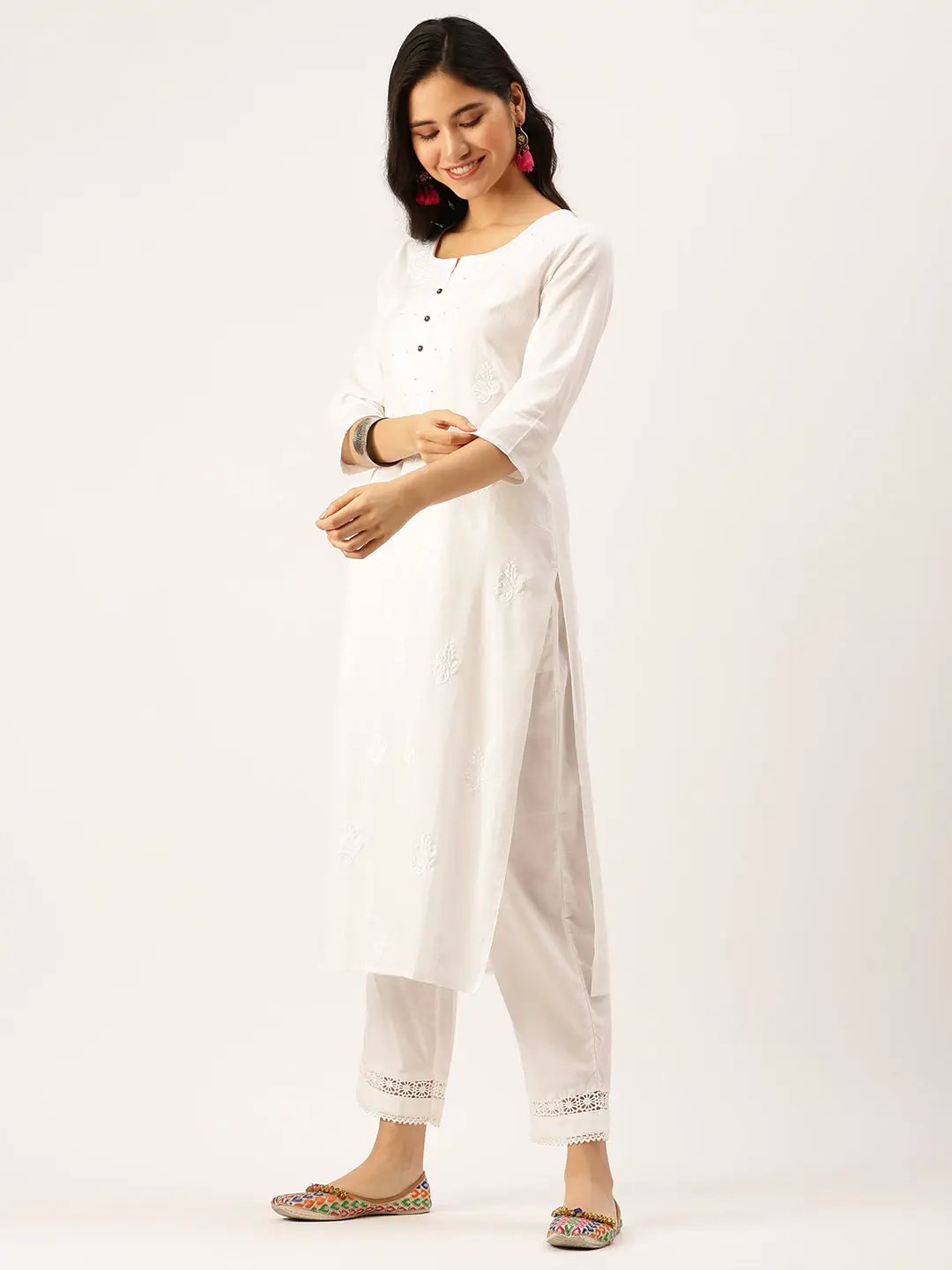 Women's White Embroidered Straight Kurtas - from SHOWOFFFF