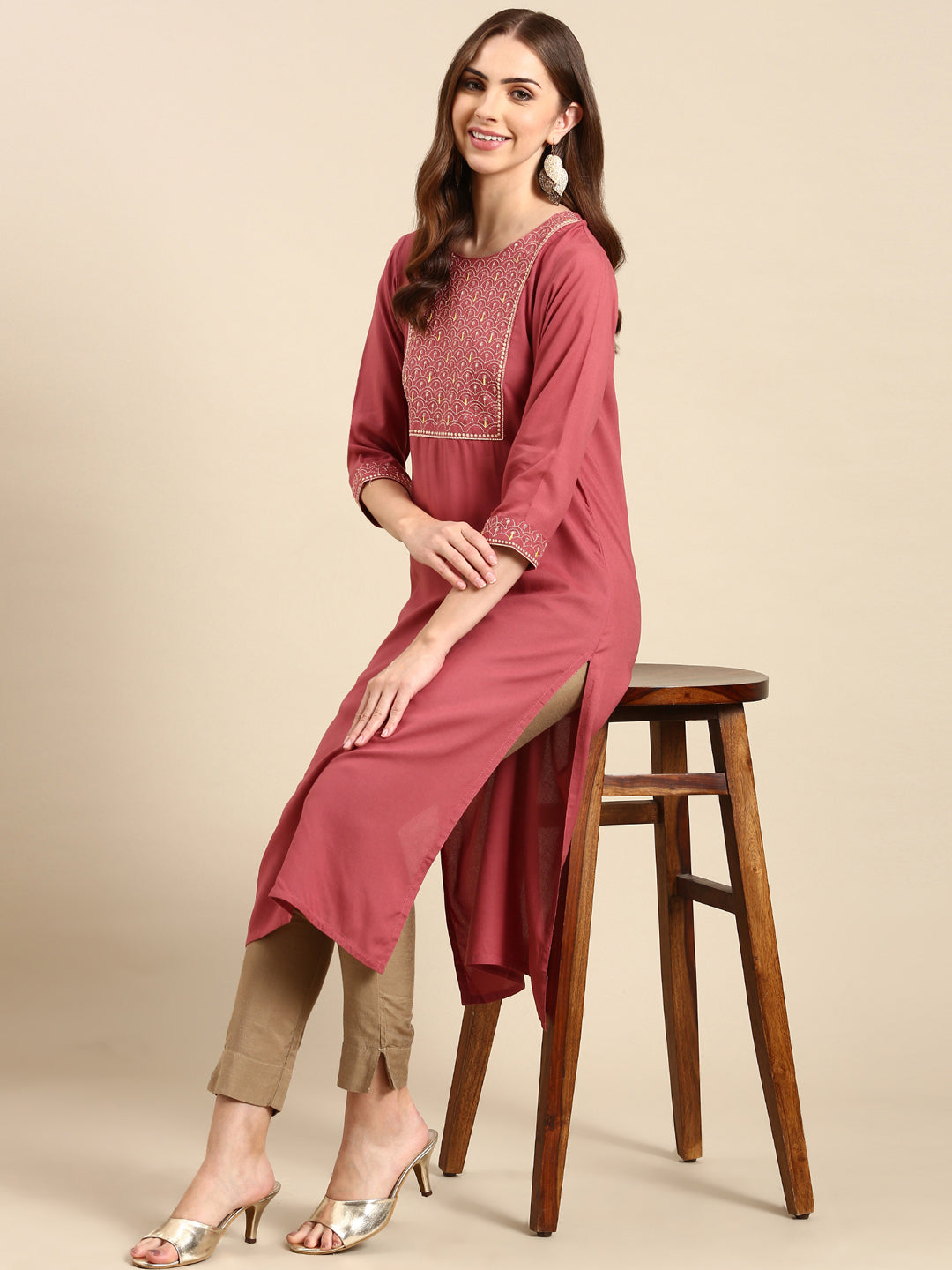 Women's Mauve Embroidered Straight Kurta