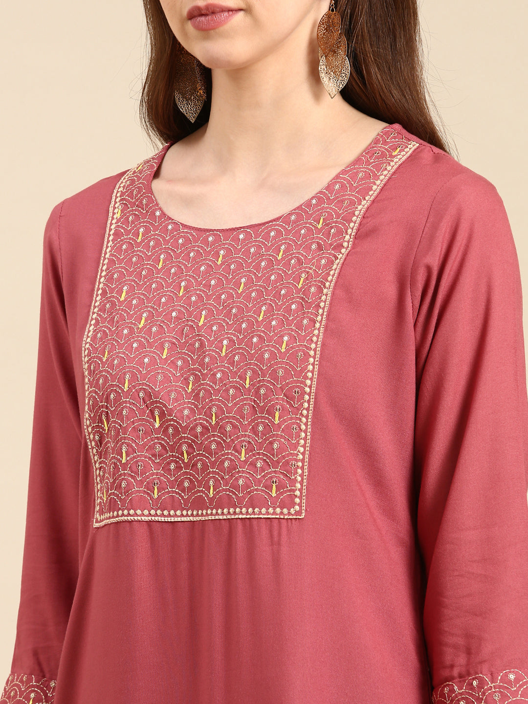 Women's Mauve Embroidered Straight Kurta