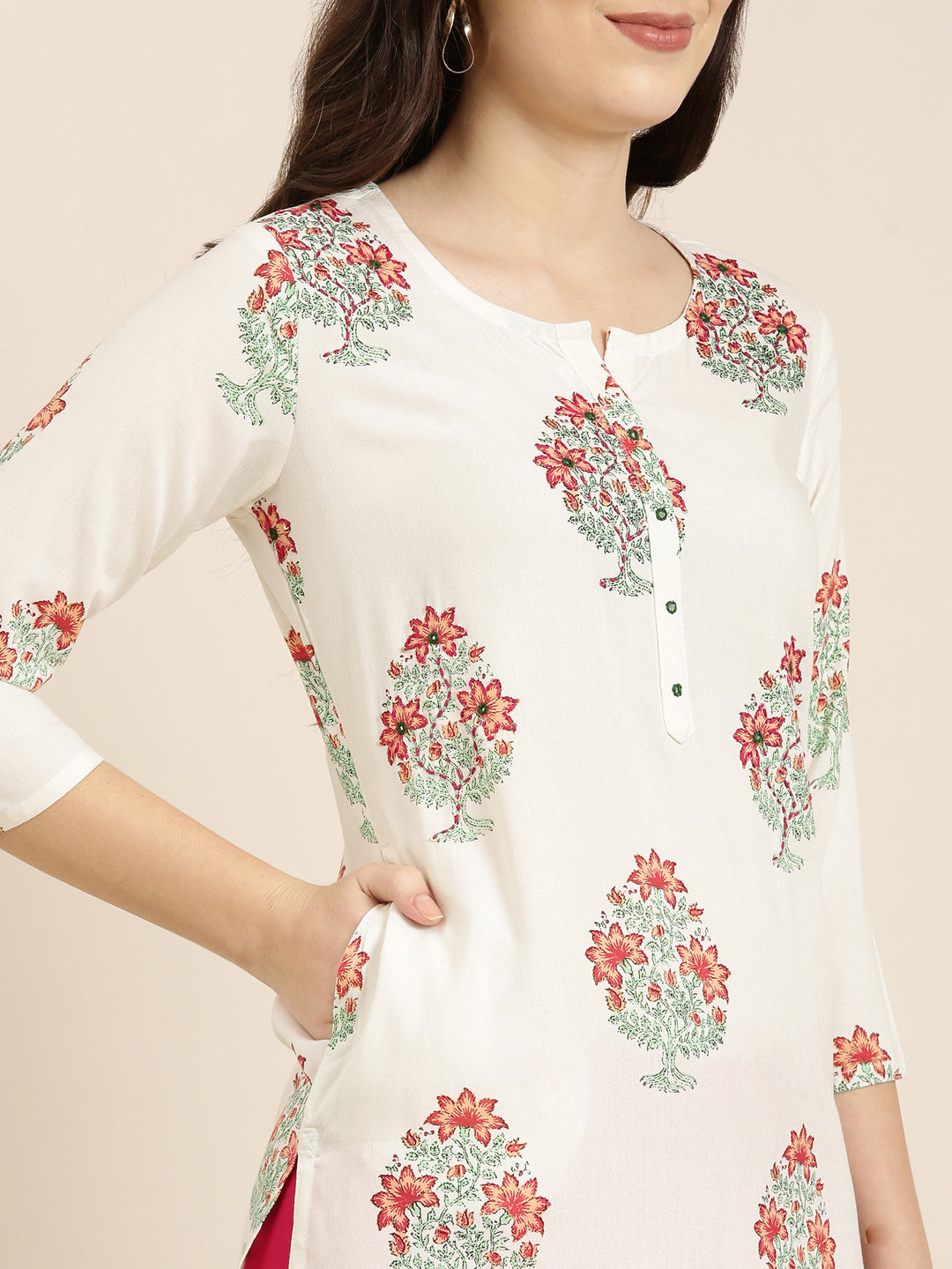 Women Off White Floral Straight Kurta