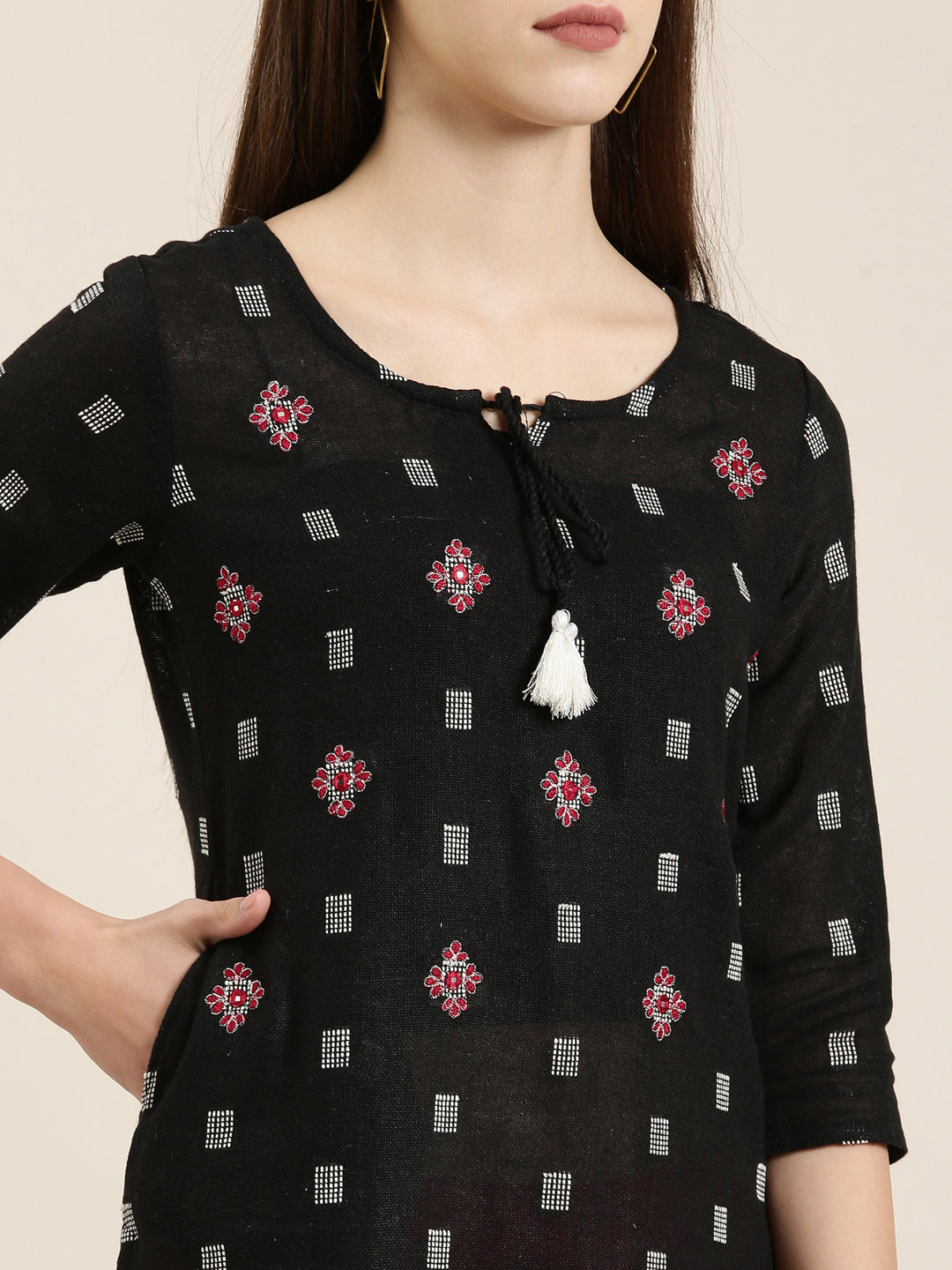 Women Black Solid Straight Kurta