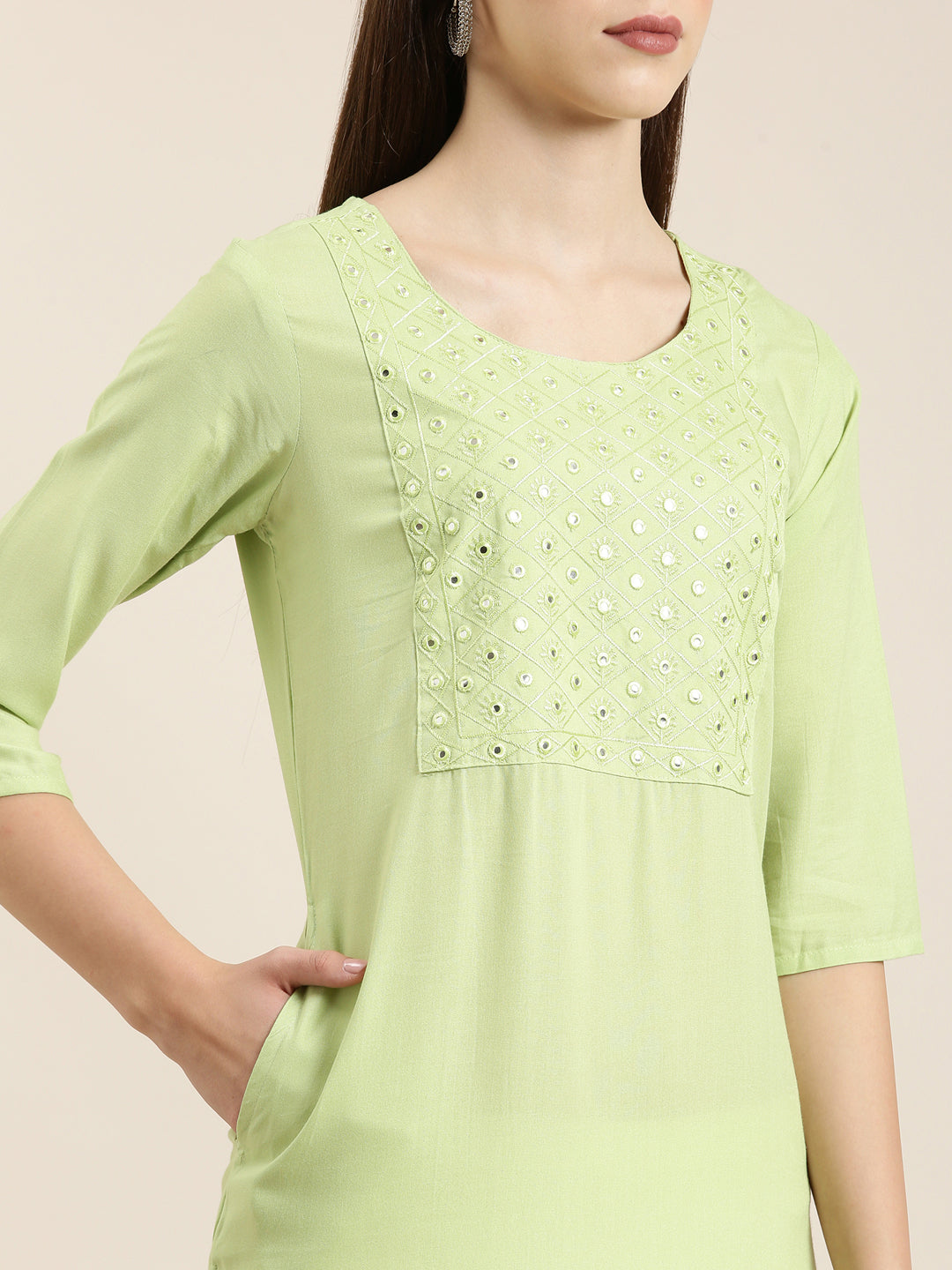 Women Green Solid Straight Kurta