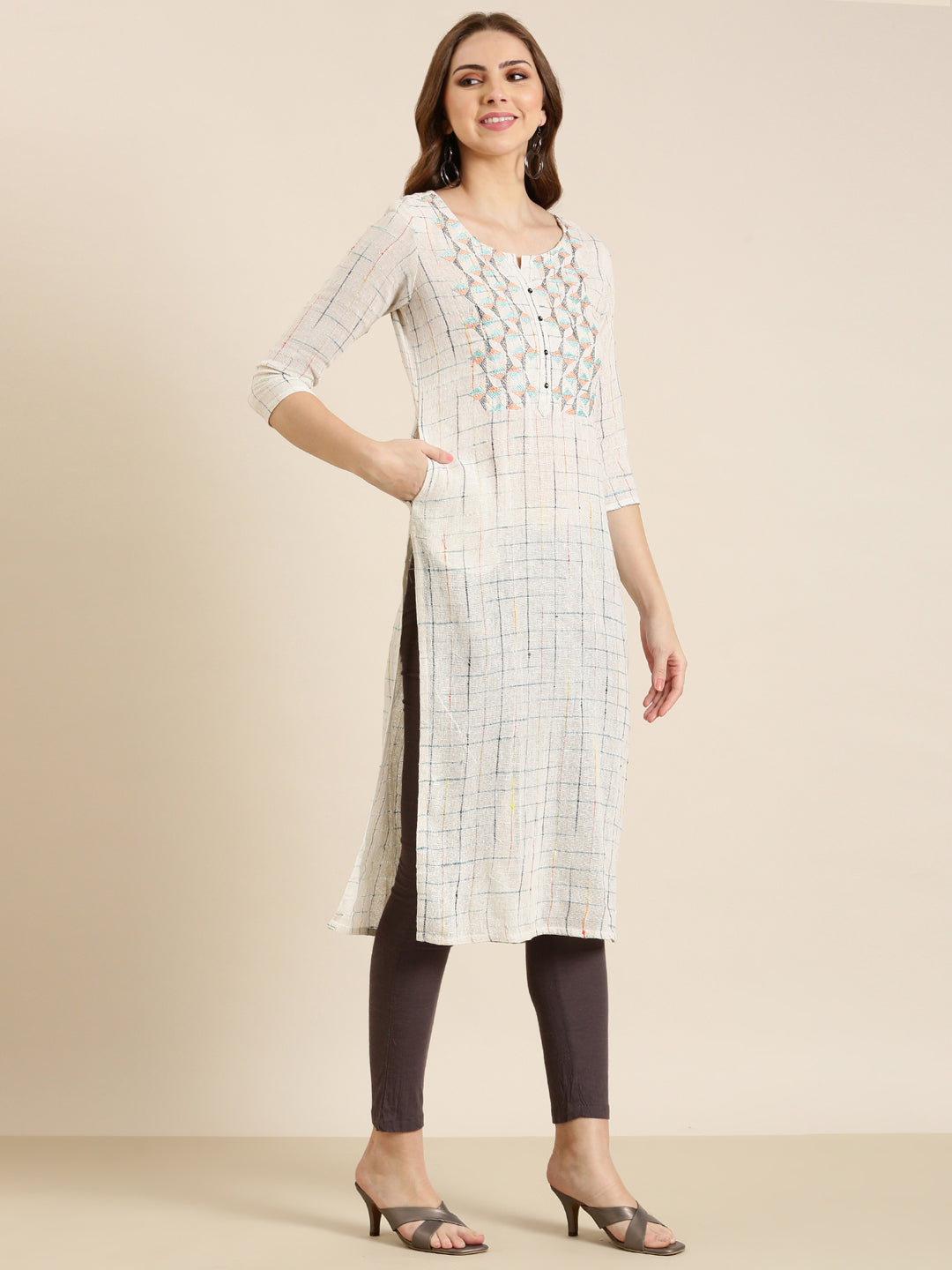 Women Cream Checked Straight Kurta