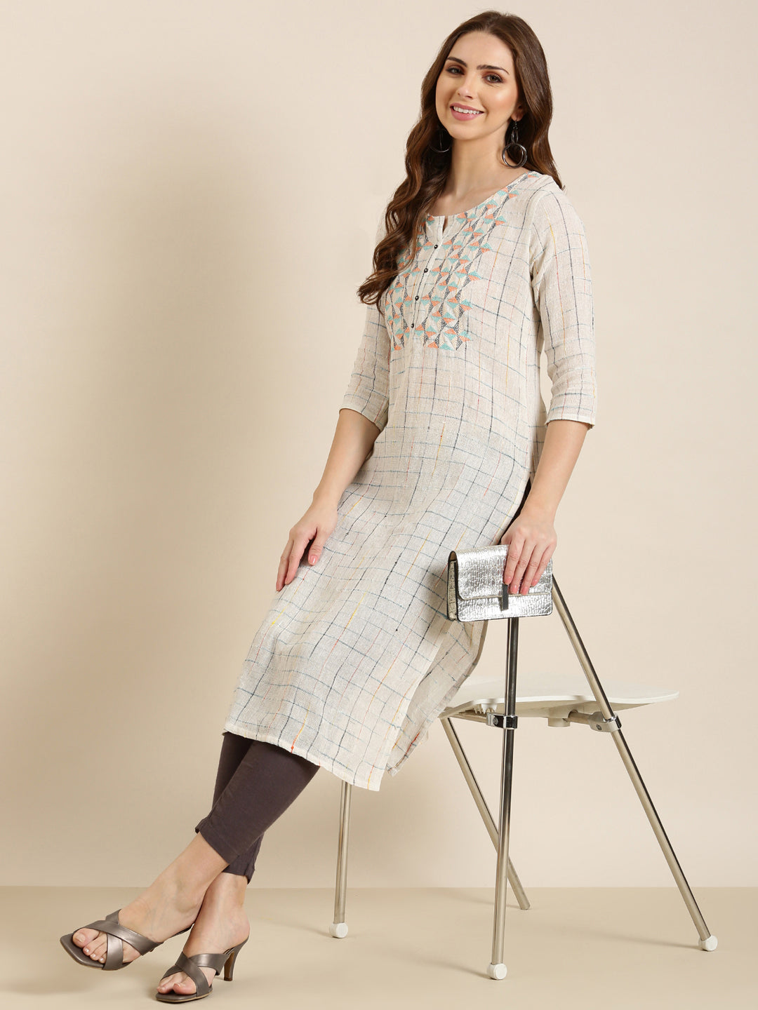 Women Cream Checked Straight Kurta