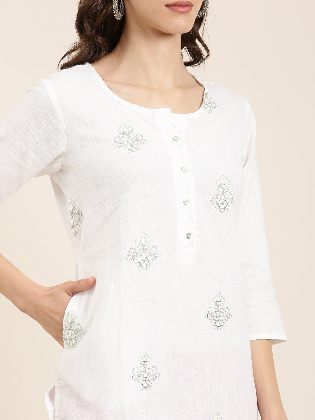 Women Off White Printed Straight Kurta