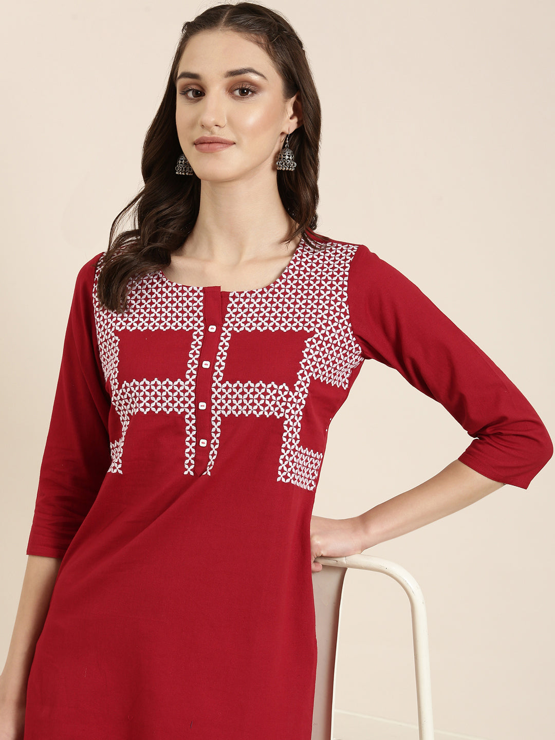 Women Maroon Solid Straight Kurti