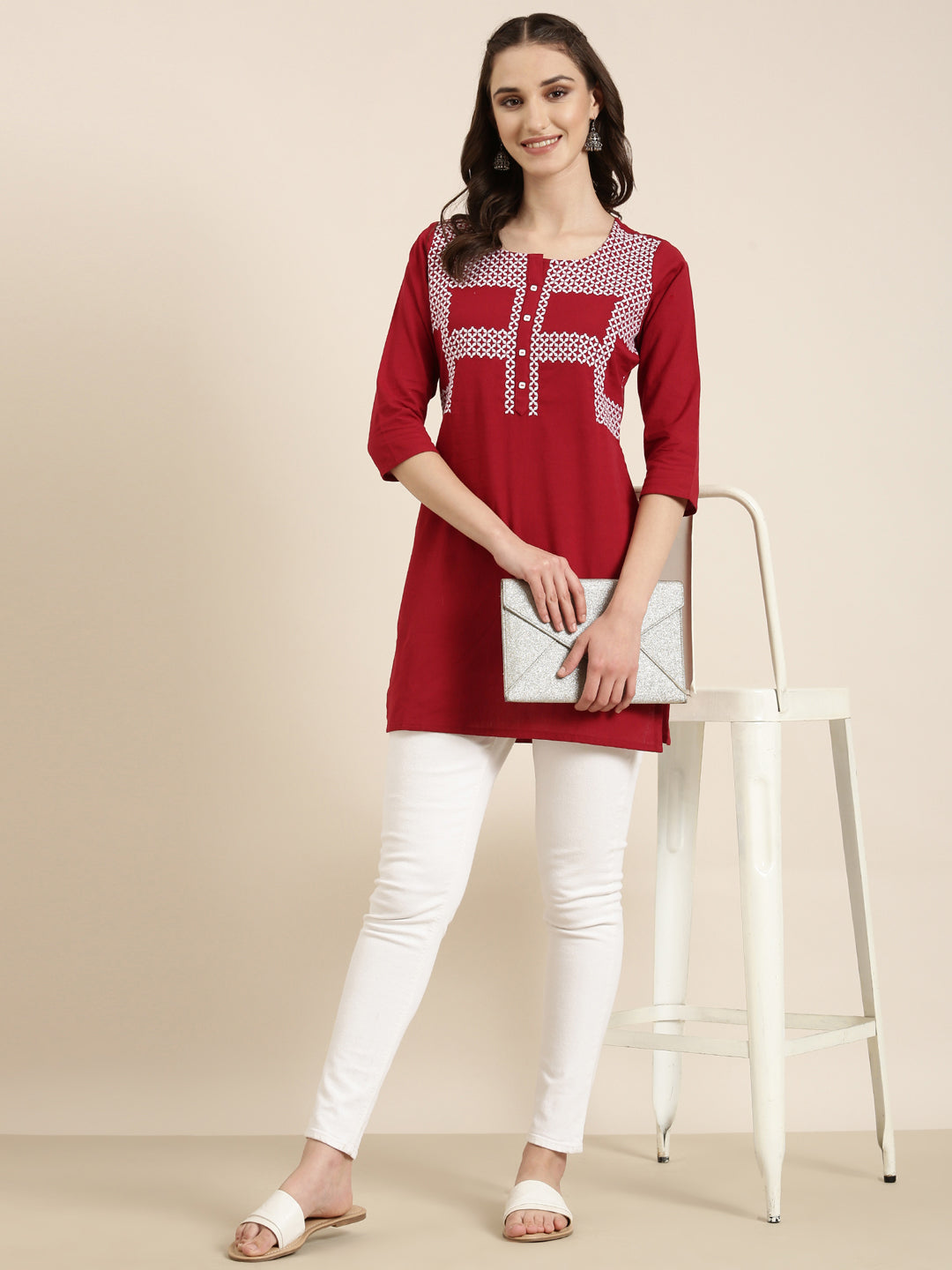 Women Maroon Solid Straight Kurti