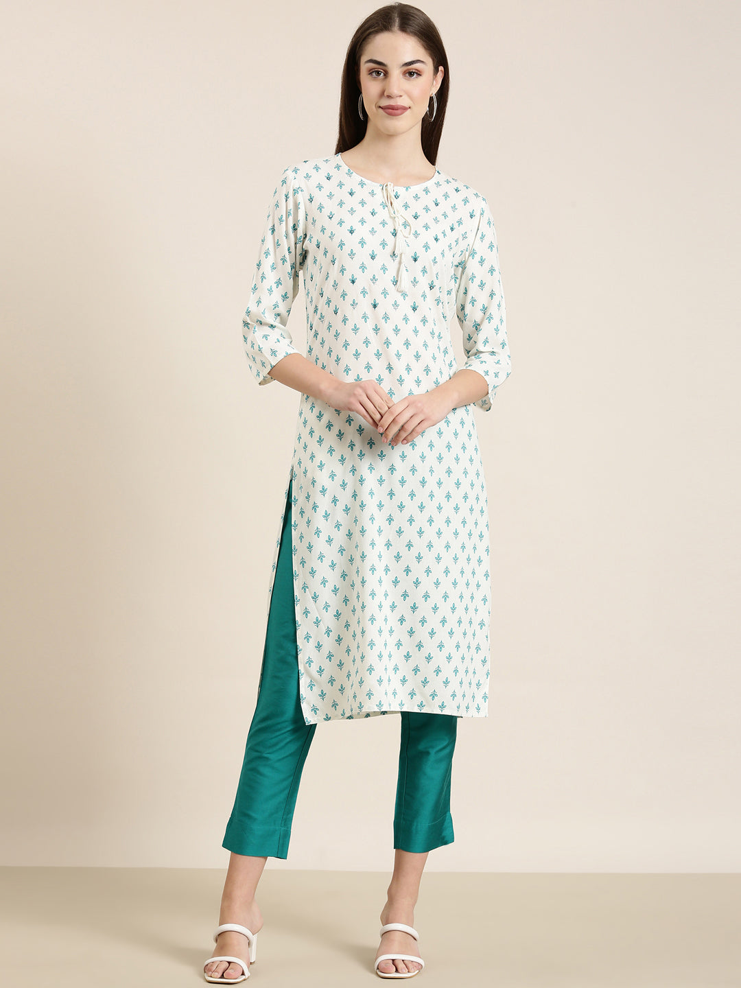 Women Off White Floral Straight Kurta