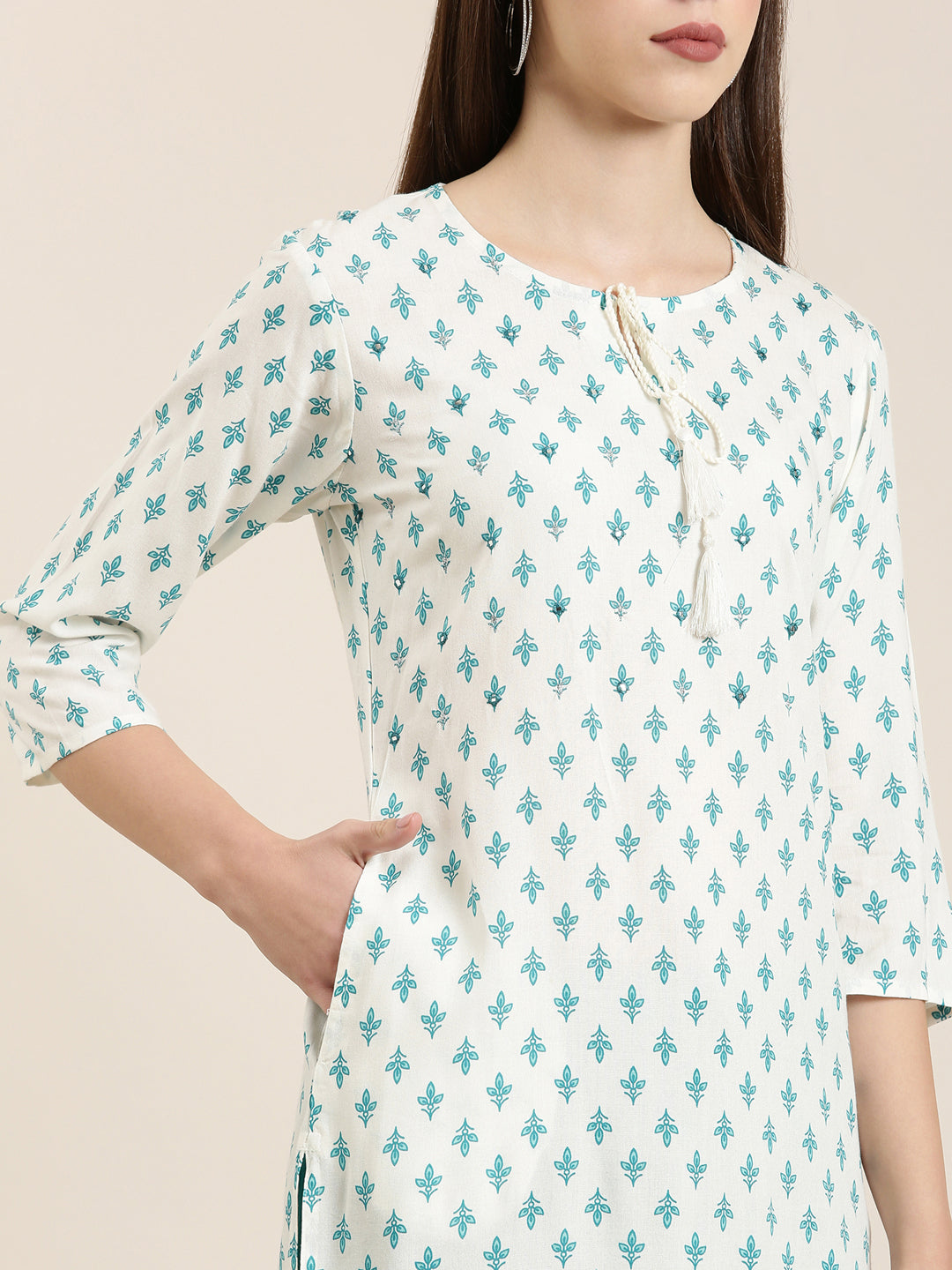 Women Off White Floral Straight Kurta