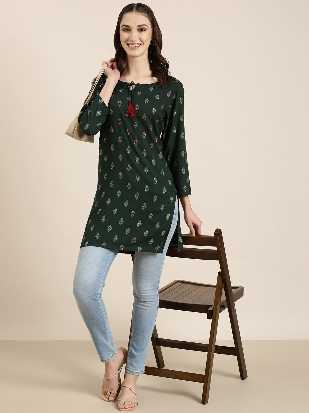 Women Green Floral Straight Kurti