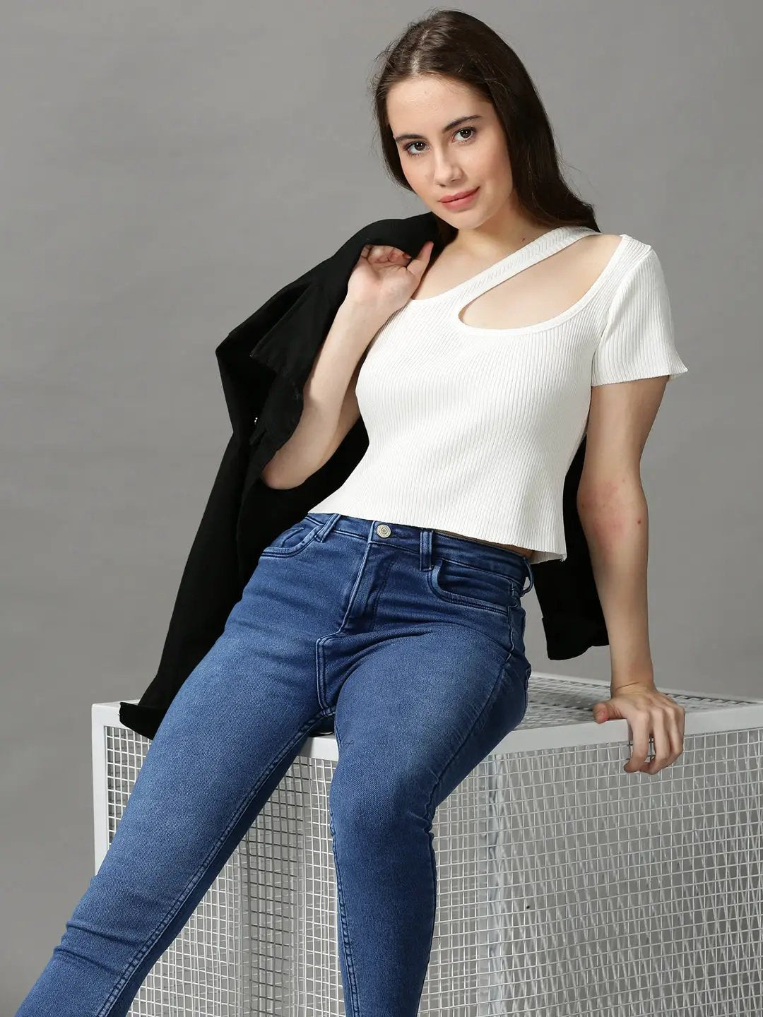 Women's White Solid Fitted Crop Top