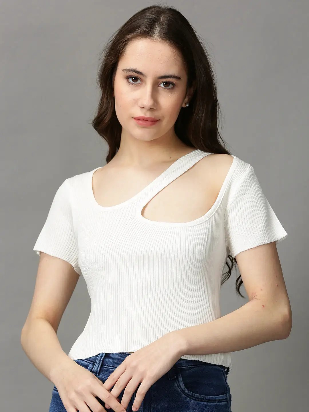 Women's White Solid Fitted Crop Top
