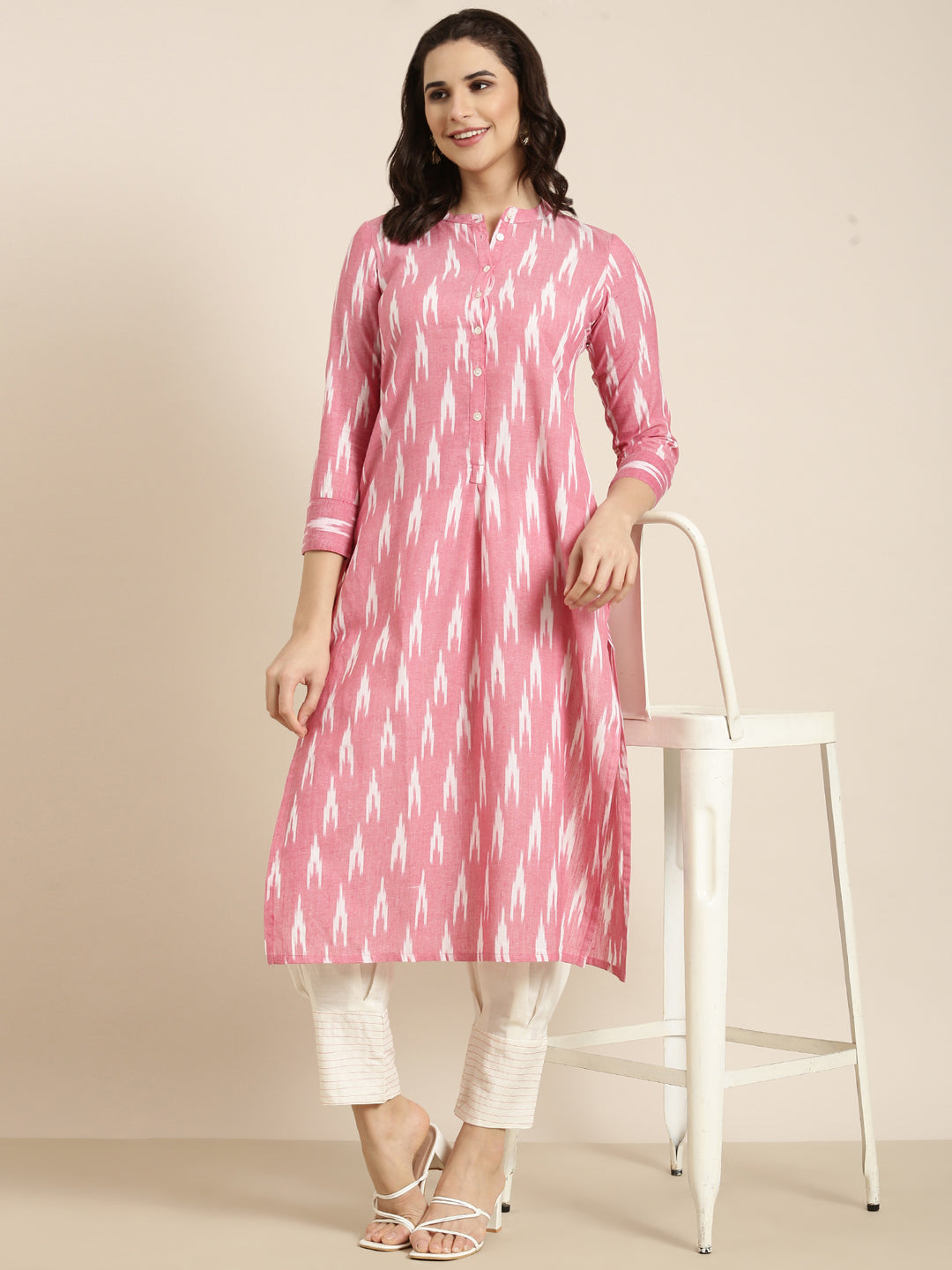 Women Straight Pink Geometric Kurta and Trousers Set