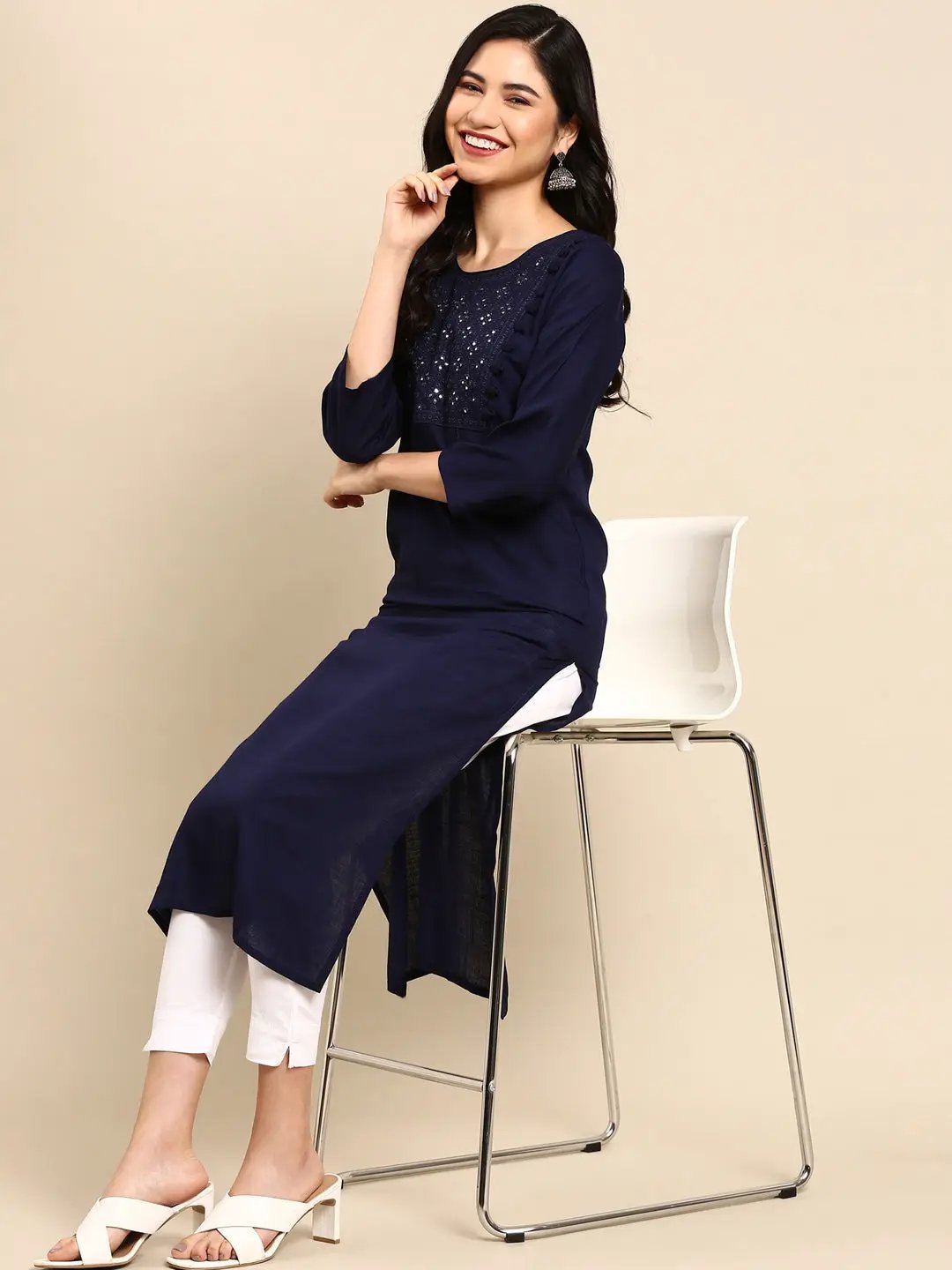 Women's Navy Blue Solid Straight Kurta