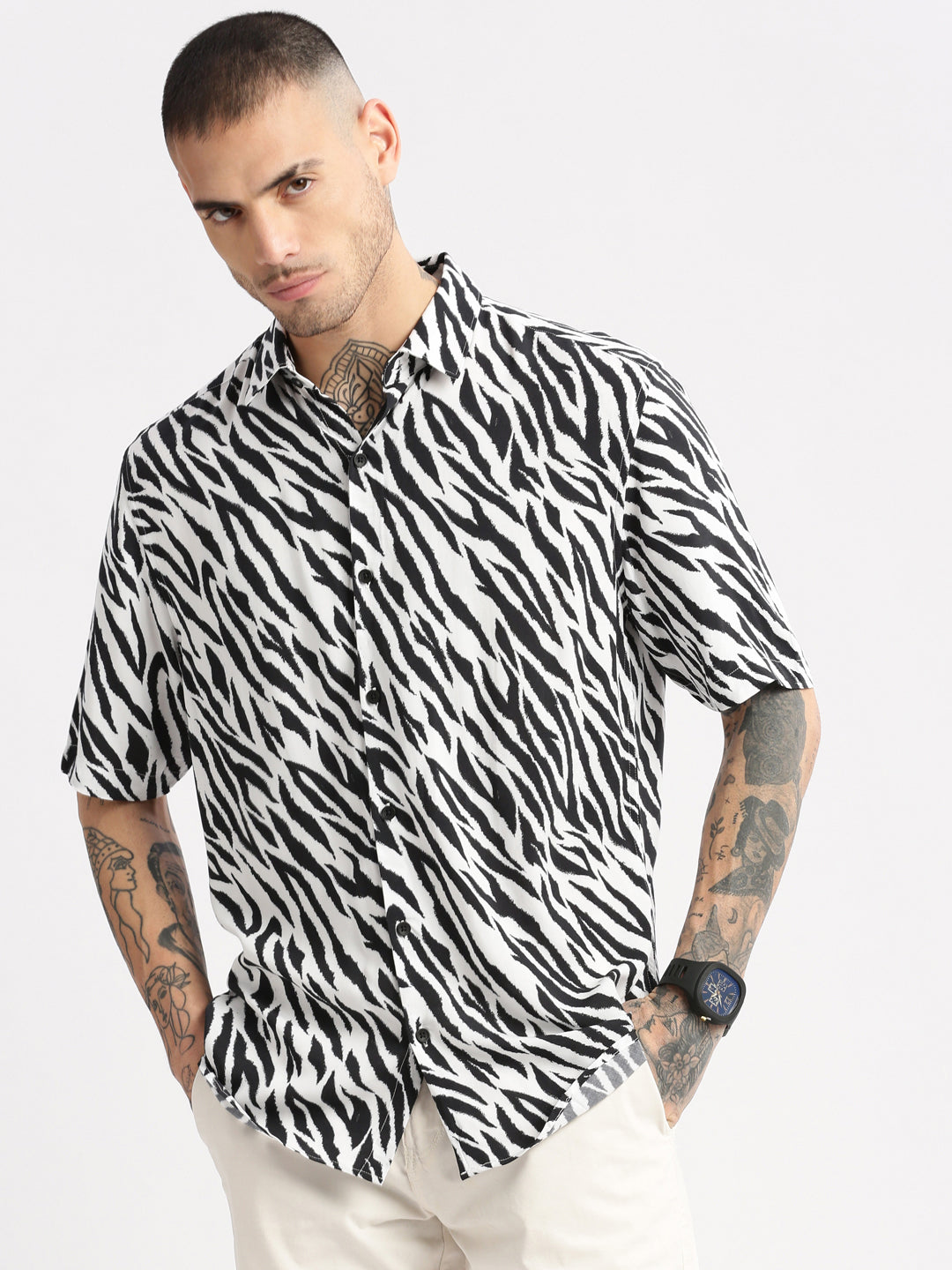 Men's White Smart Slim Fit Abstract Printed Cotton Shirt