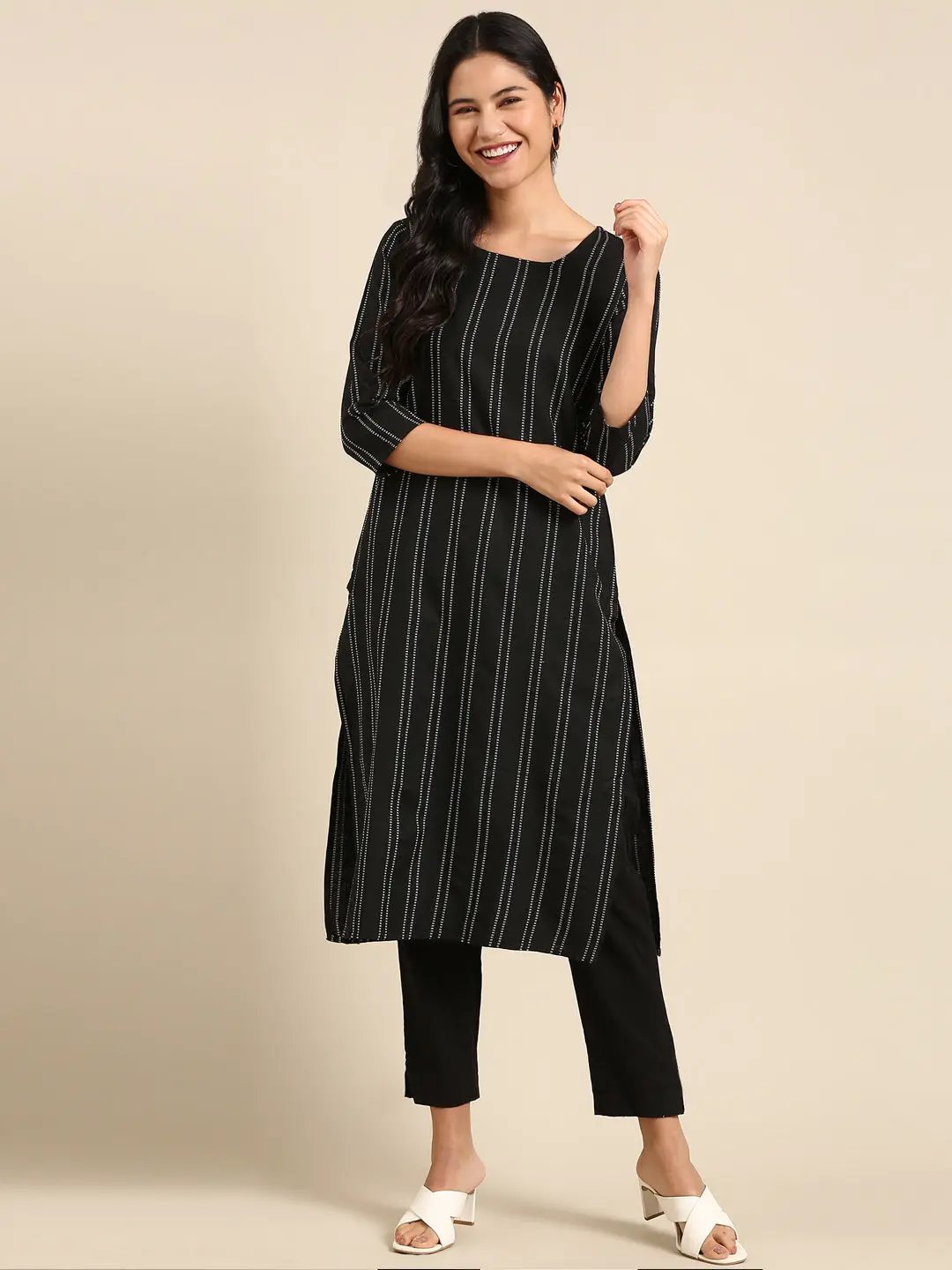 Women's Black Solid Straight Kurta